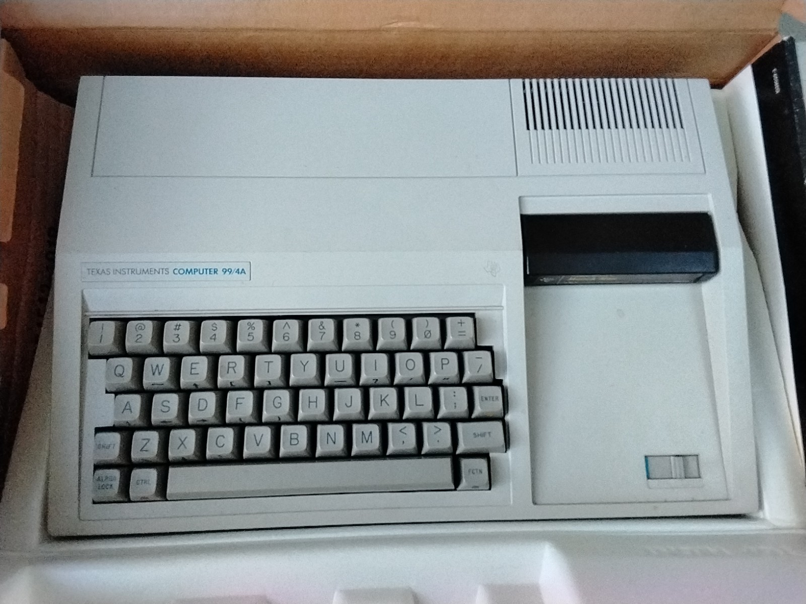 T1 – 99/4A Computer Pwr Cord Video Modulator Munch Man Video Game Untested