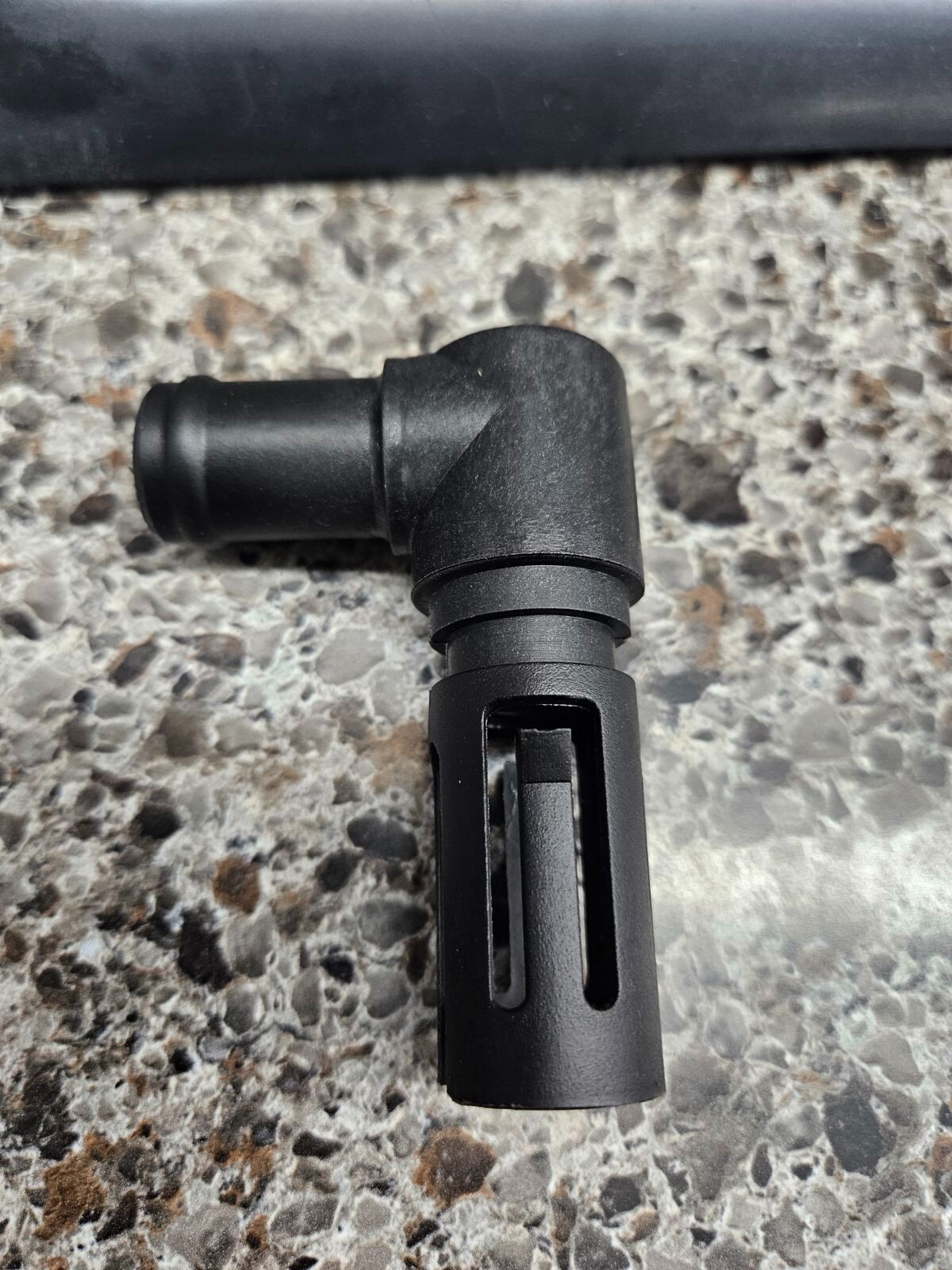 CUMMINS CRANK CASE CONNECTION VENT 3935113