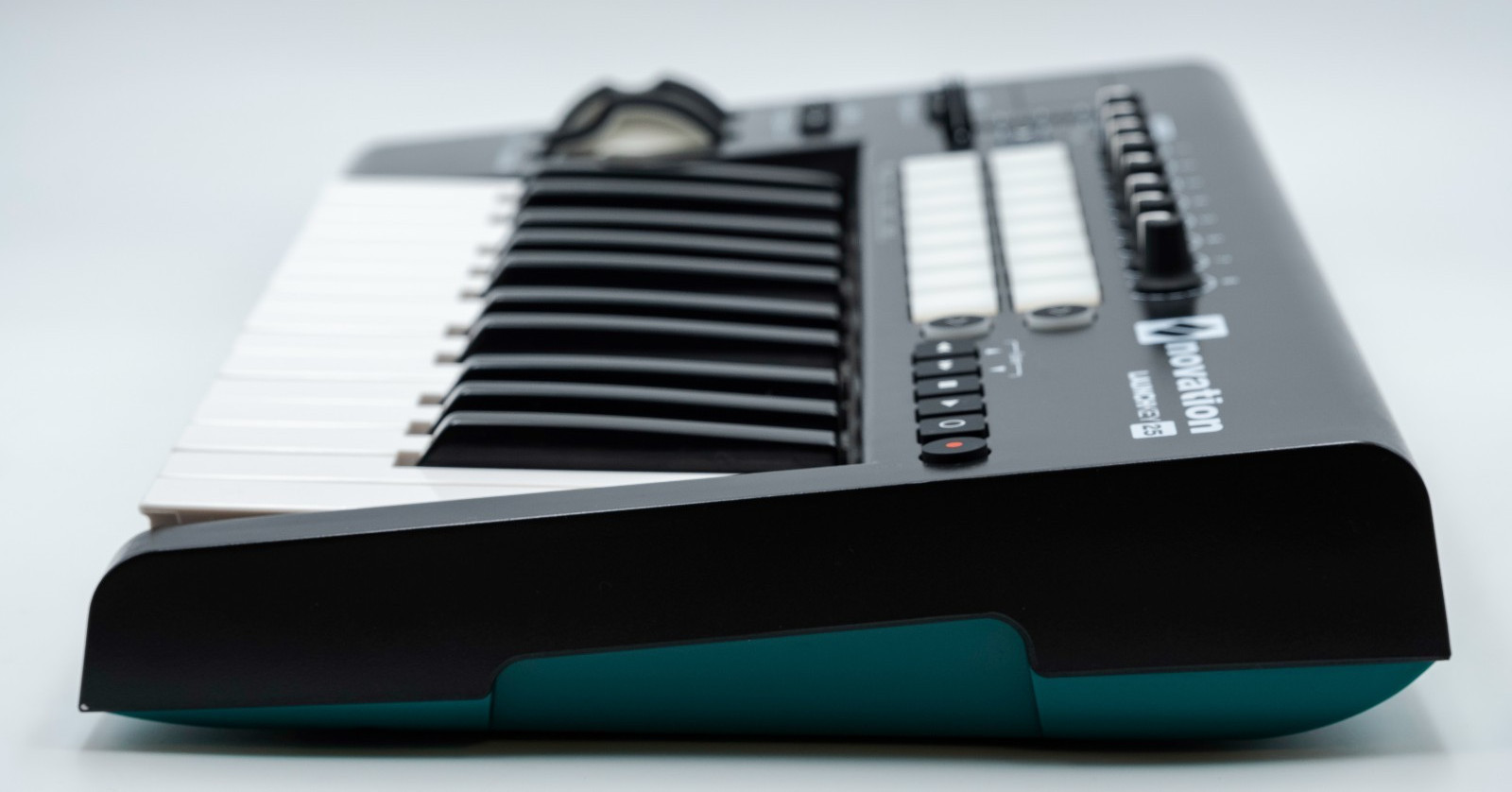 Novation Launchkey 25 MK2 w/ USB Cable