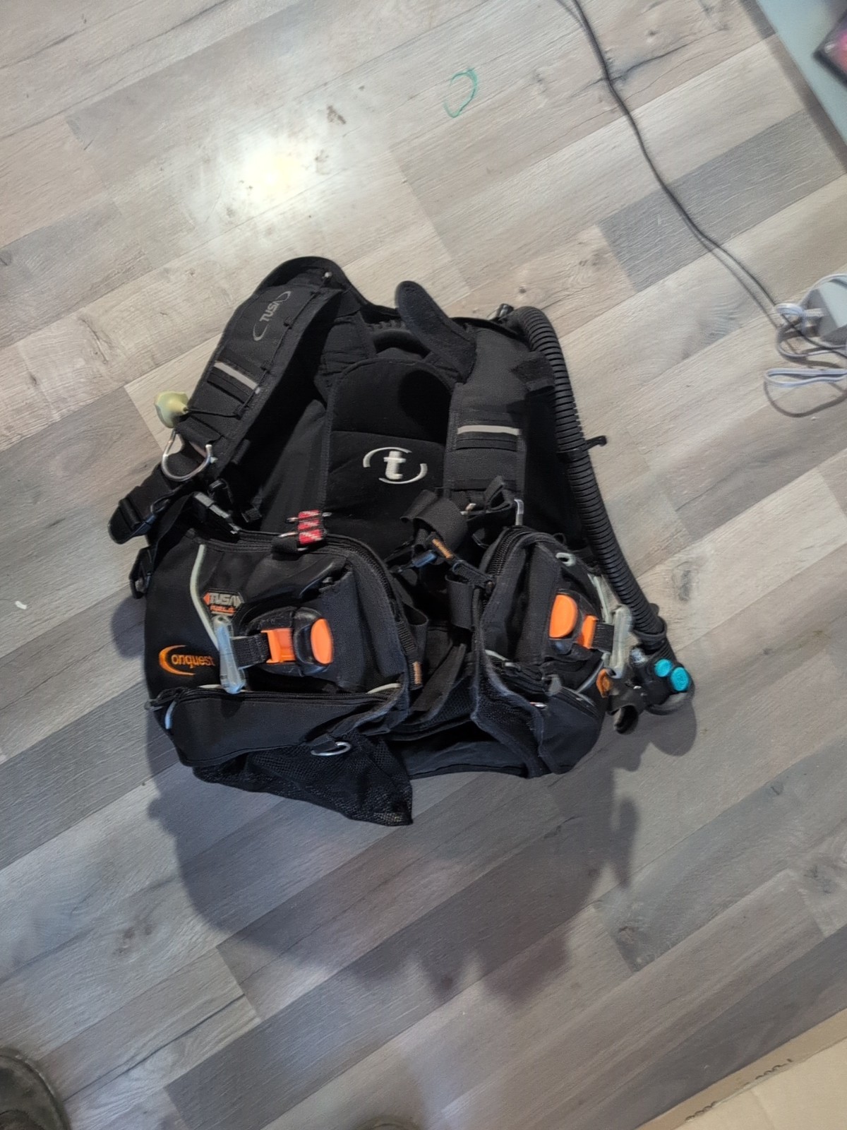 Used Suba Gear as is Tusa Conquest BCD. Not Tested. With Bag And Ext Parts Only