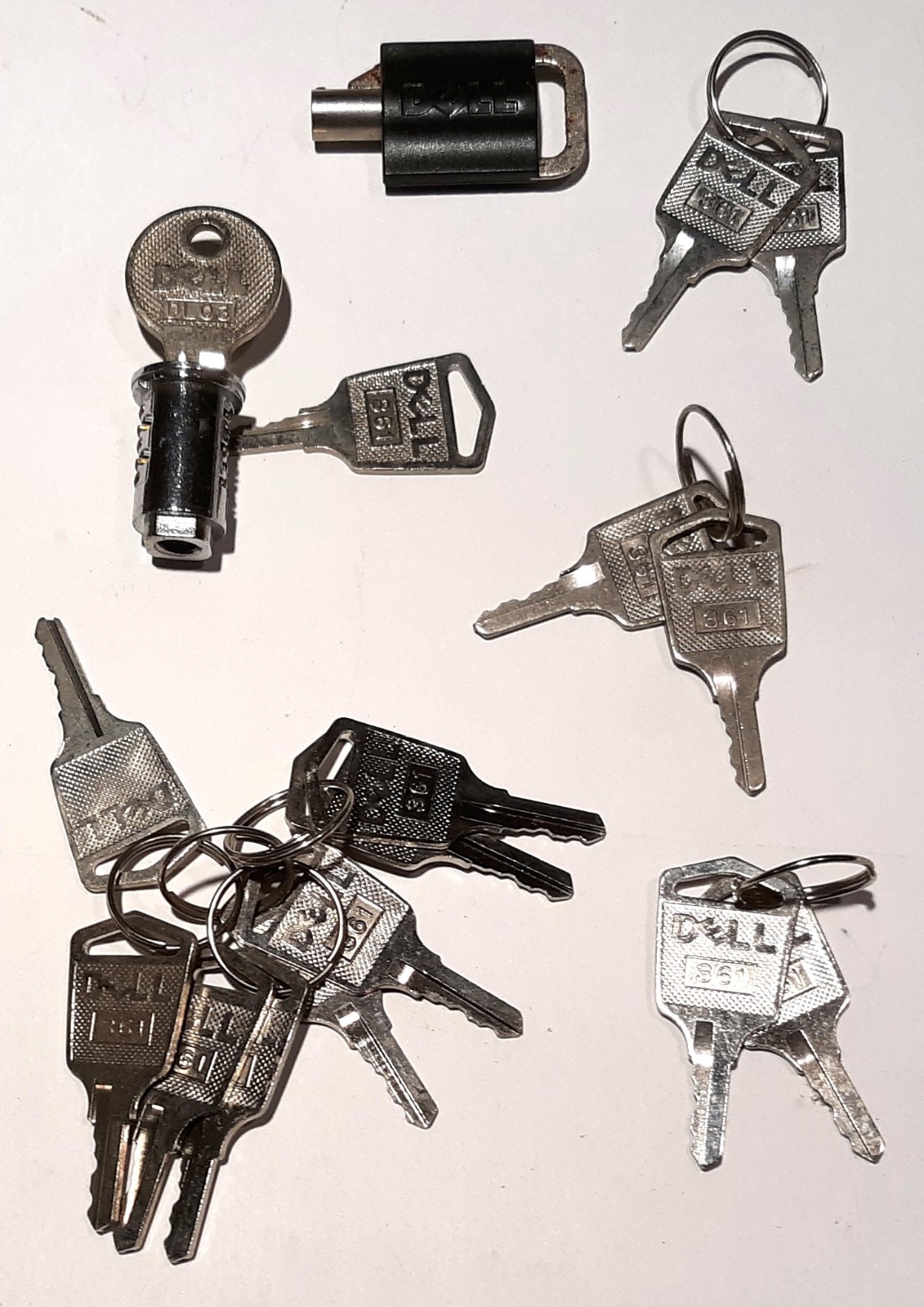 K63)   Lot of 17 DELL Keys. #DL03, #361 &...