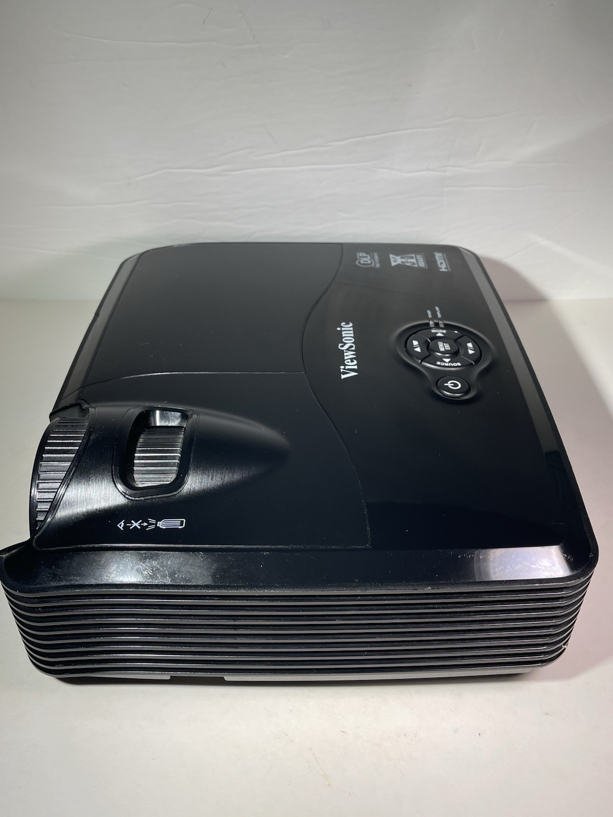 Viewsonic PJD5133 DLP 3D-Ready HDMI / Computer Ready Projector VS14112 NO REMOTE