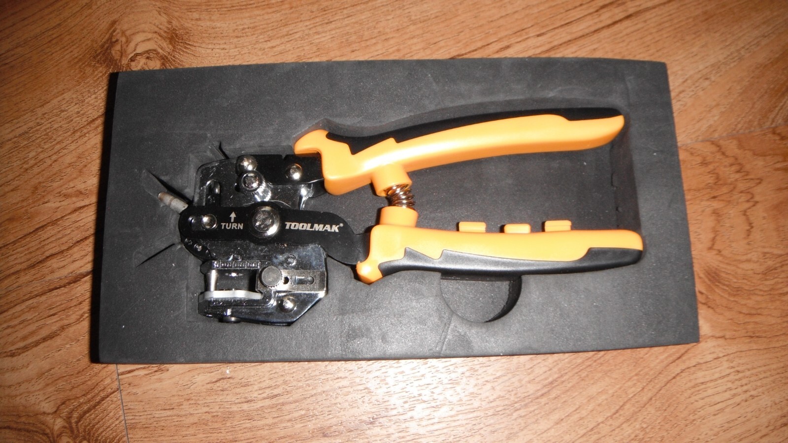 TOOLMAK Leather Hole Punch Tools Multifunction Hole Puncher, NEW