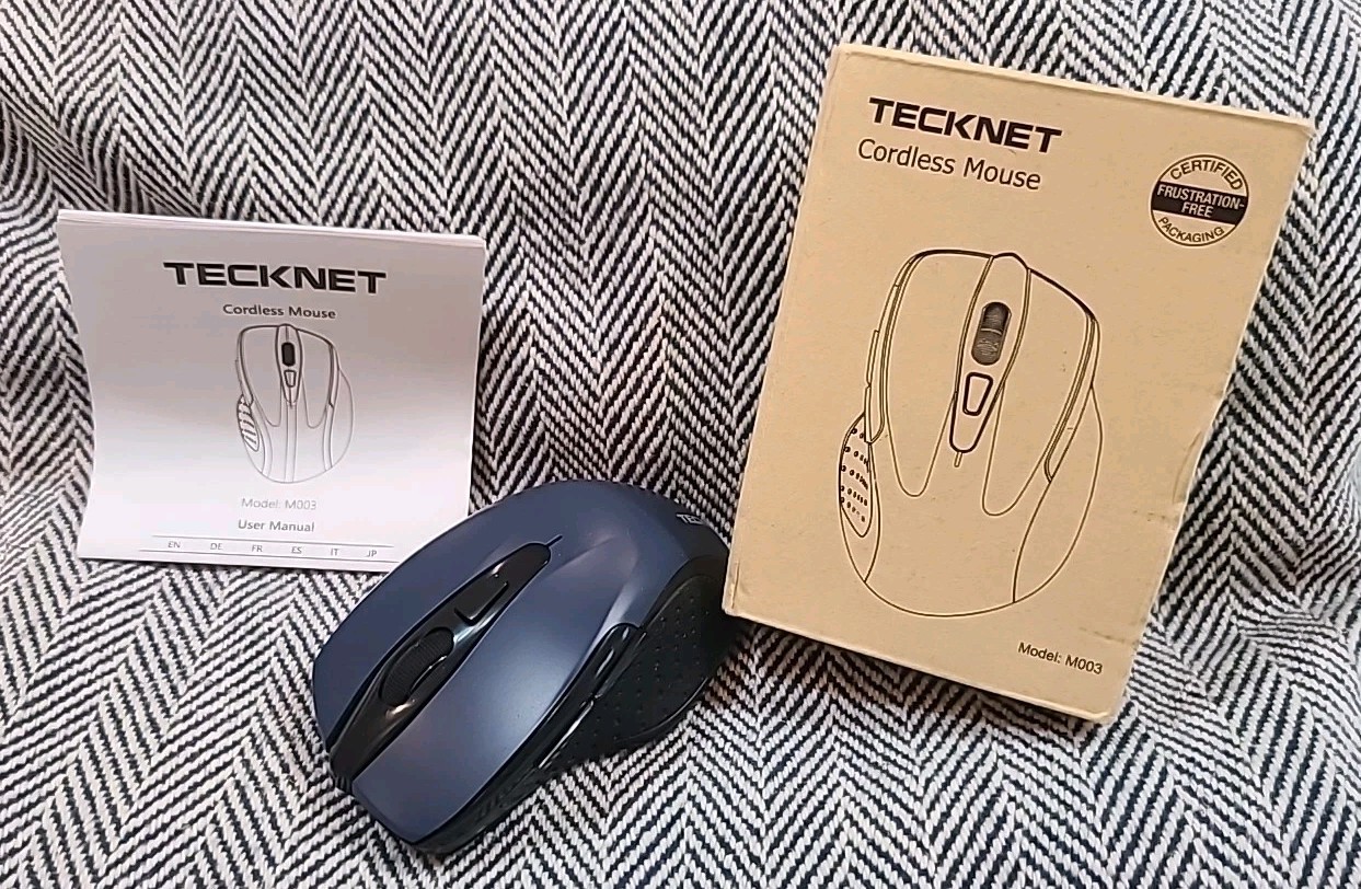Tecknet Cordless Mouse - M003 - Black and Blue (batteries not included)