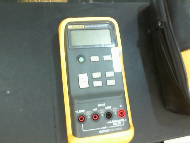 FLUKE 715 LOOP CALIBRATOR (B08012198)