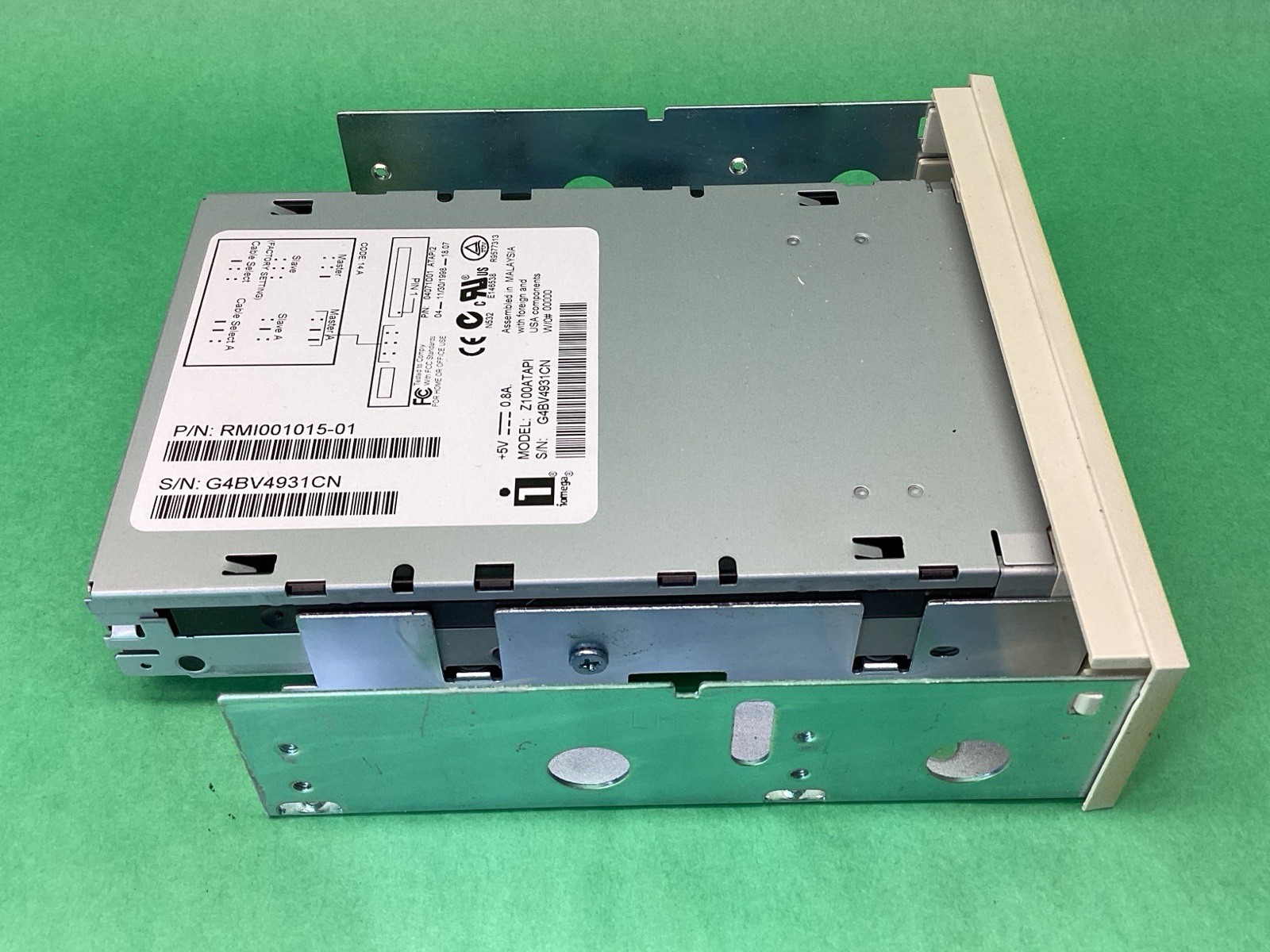 Zip Drive Z100ATAPI IDE Internal Drive Beige + 5.25” Bay Adapter UNTESTED