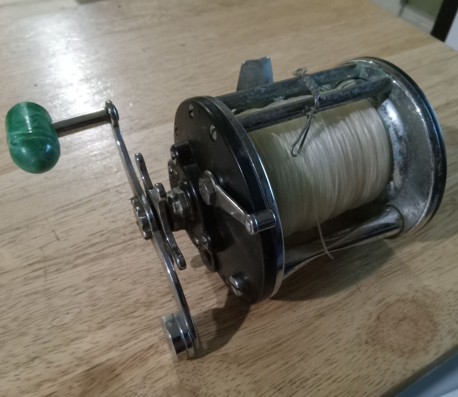 Vintage PENN LEVELINE 350 Saltwater Fishing Reel w/Rod Clamp