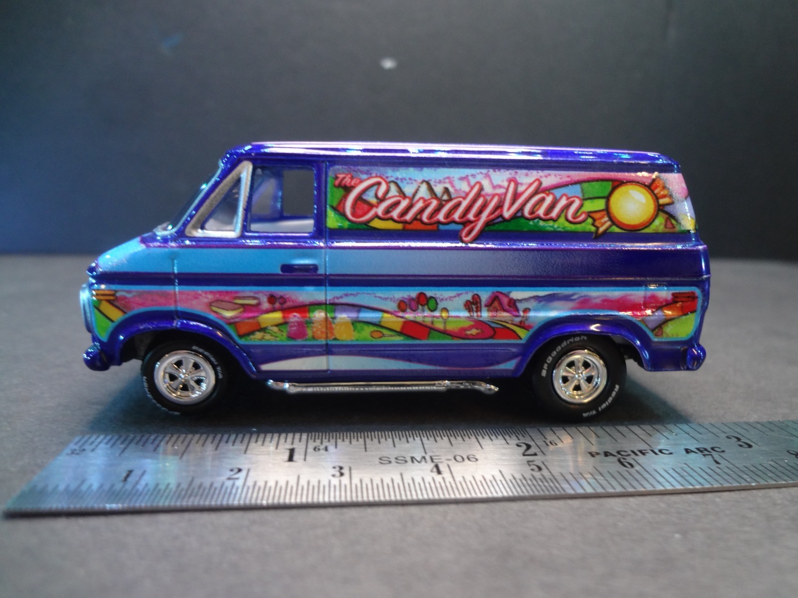 Johnny Lightning 1975 Chevy G20 Van / Candyvan - Loose 1:64