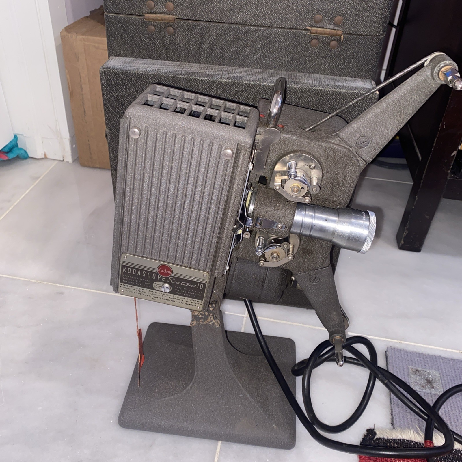 Vintage Kodak Kodascope Sixteen-10 Silent Movie Home Projector As is
