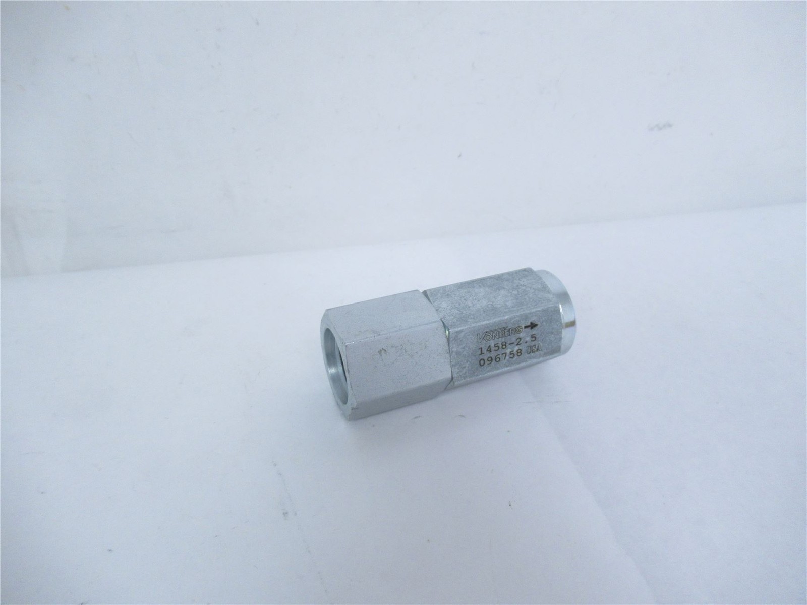 246228 New-No Box; Vonberg 1458-2.5 Hydraulic Flow Control Valve -08SAE 2.5GPM