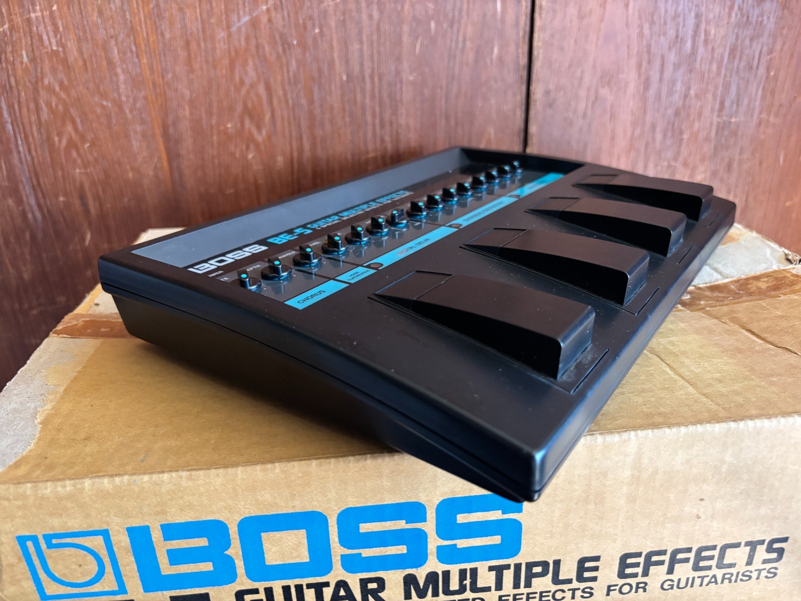 BOSS BE-5 GUITAR MULTIPLE EFFECTS w/ box