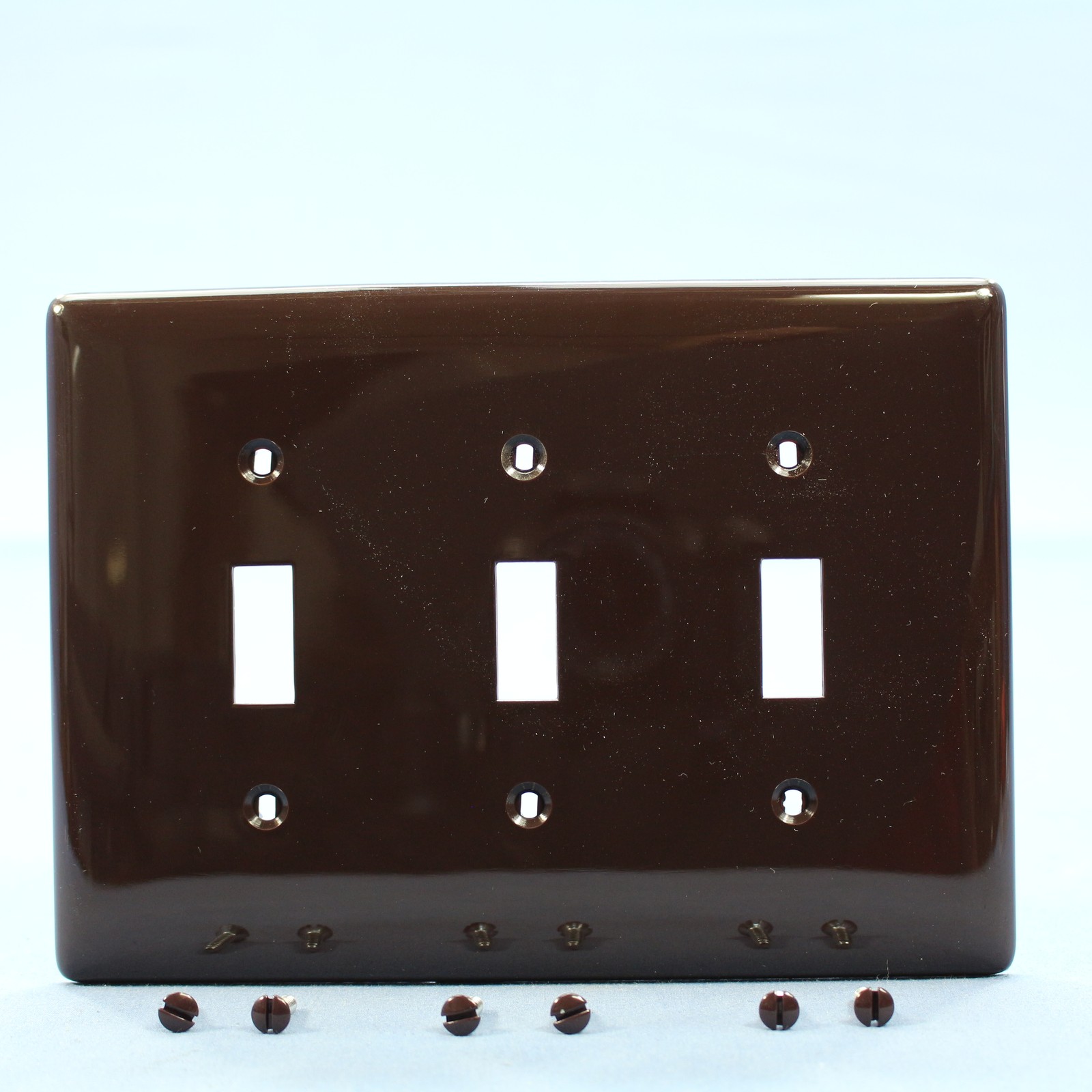 Hubbell NPJ3 Brown 3-Gang Toggle Switch Unbreakable Nylon Mid-Size Wallplate