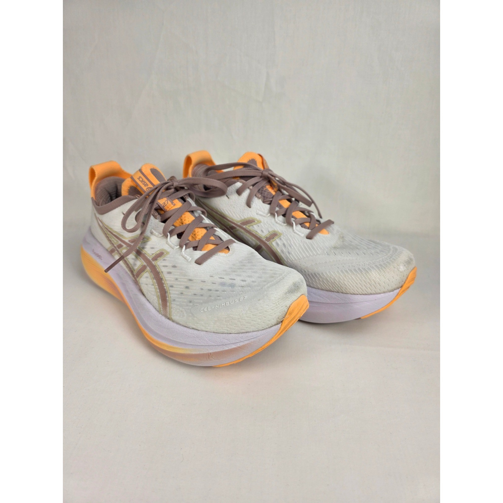 Asics Gel Nimbus 27 Womens 10 Running Shoes White Fawn Low Top Sneakers Cushion