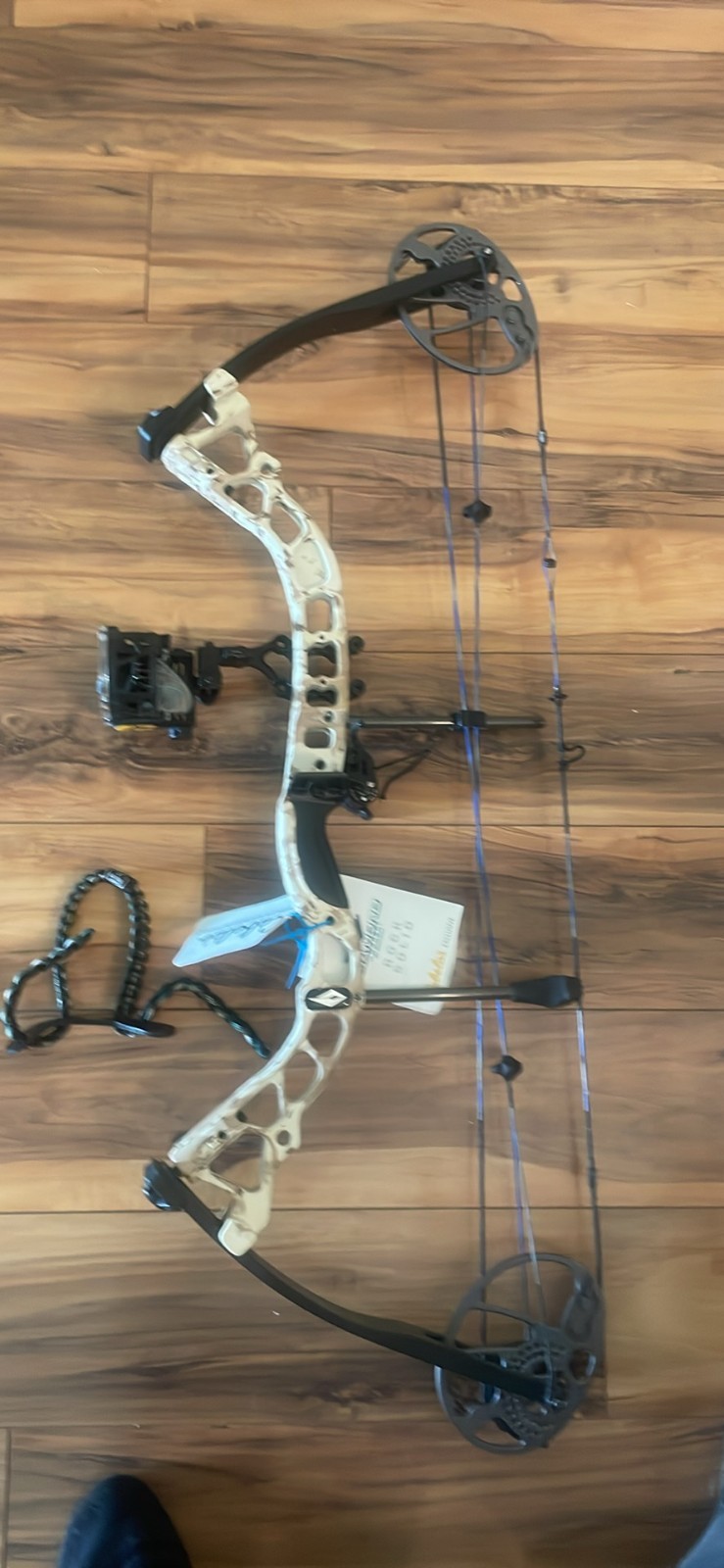 Diamond Infinite Edge Pro RH Used Compound Bow with 3-pin sight and QAD rest