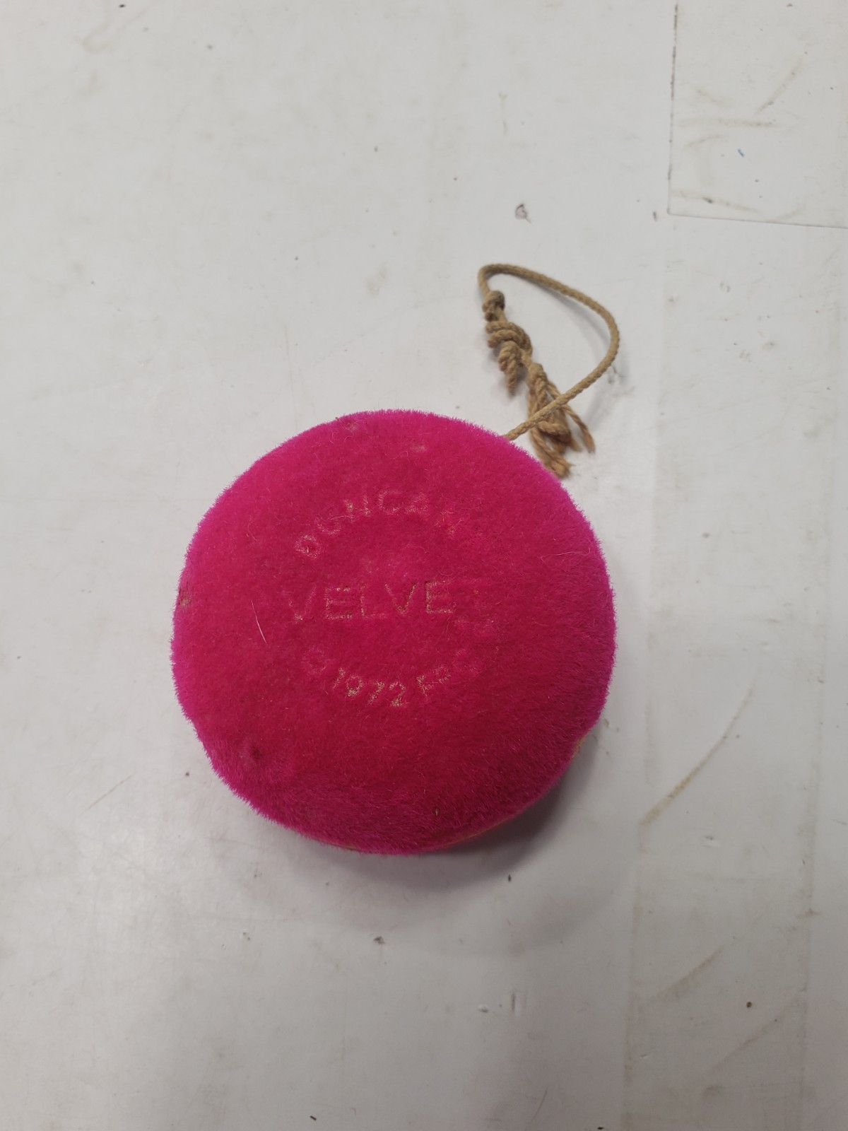 Vintage 1972 FPO Classic Duncan Velvet Yo-Yo Fuchsia Hot Pink Velvet Covering