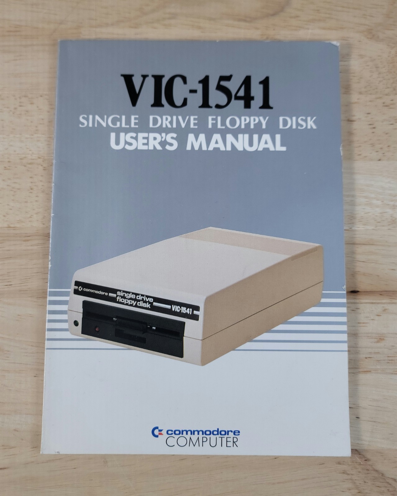 Commodore VIC-1541 USER'S MANUAL Single Drive Floppy Disk PB