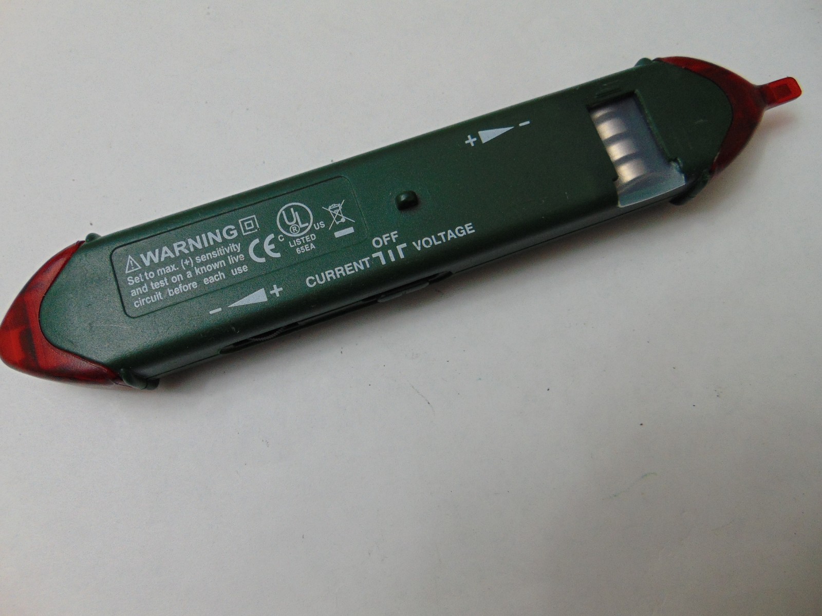 EXTECH Instruments AC Voltage & Current Detector DVA30 (12V-600V, 200mA-1000A)