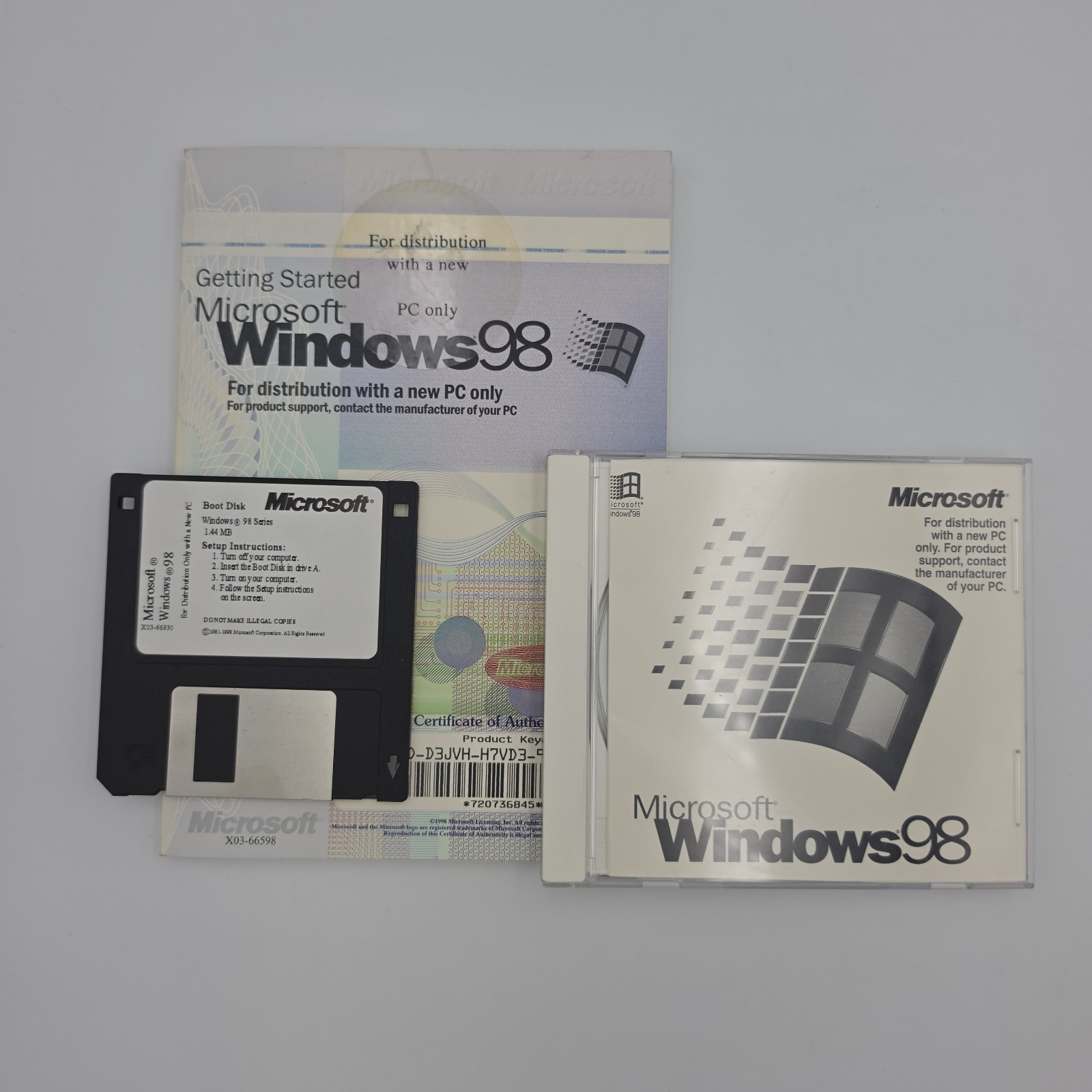 Microsoft Windows 98 Full English Version CD-ROM Floppy Boot Disk X03-66930 Used