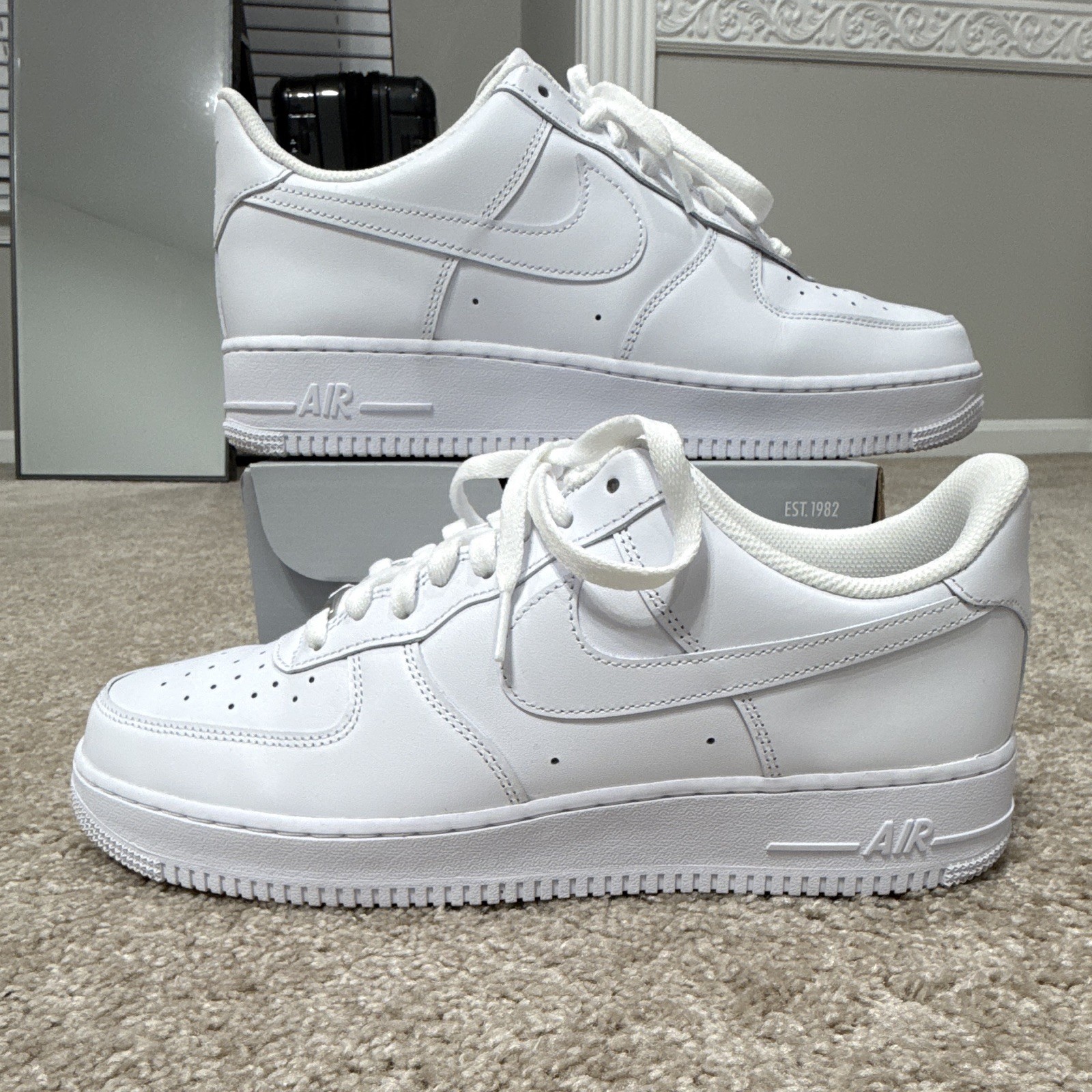 Nike Air Force 1 '07 Men's Low Top Lace-Up Sneakers White Solid