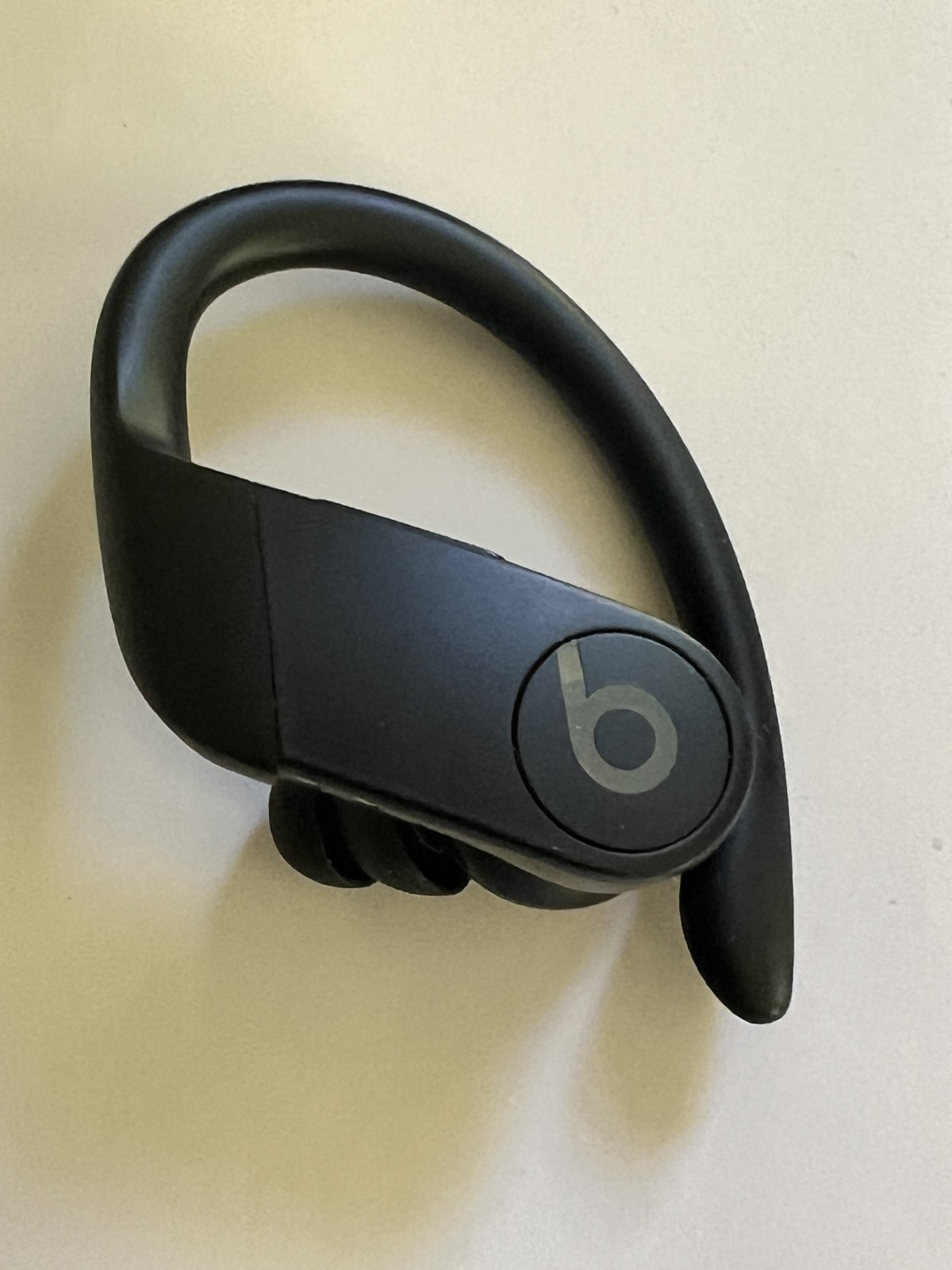 Authentic Beats by Dr. Dre Black Powerbeats Pro Headphones LEFT SIDE ONLY  A2453