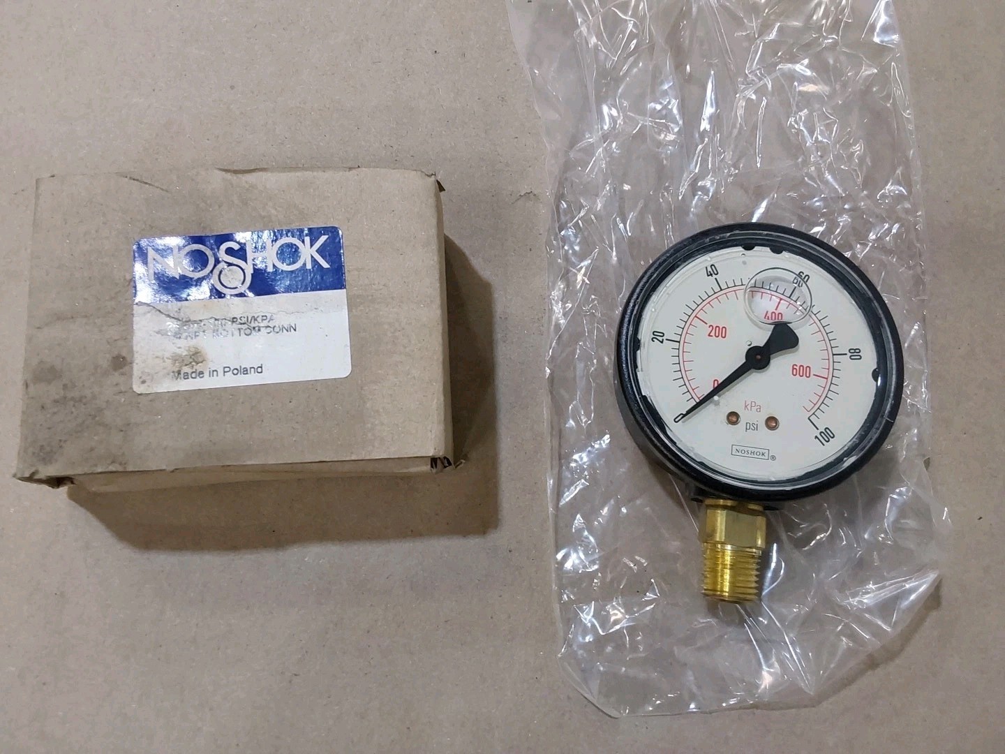 NOSHOK 0-100 PSI/KPA 1/4 NPT Bottom Connect Pressure Gauge