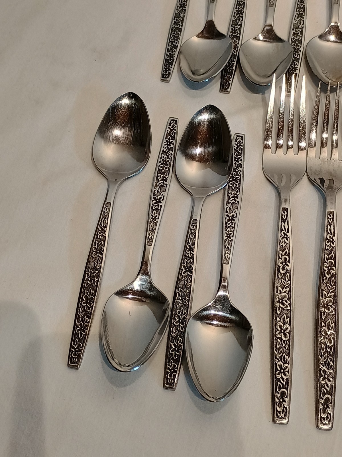 Vintage LA SPANA Flatware 64 pieces Service For 12