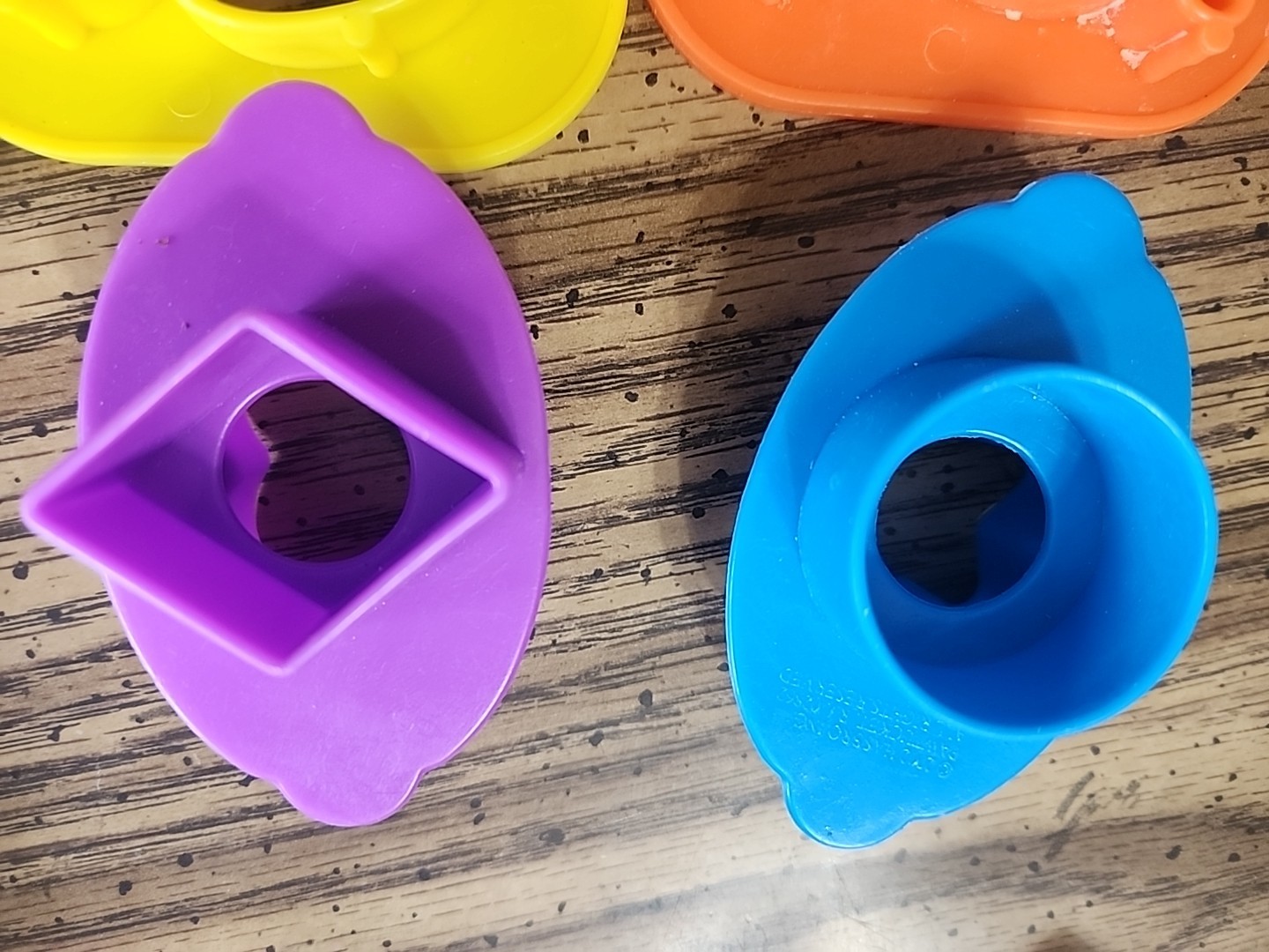 Hasbro Play Doh Playdoh 1996 Animals - Penguin & Turtle + 2002 Shape Cutters