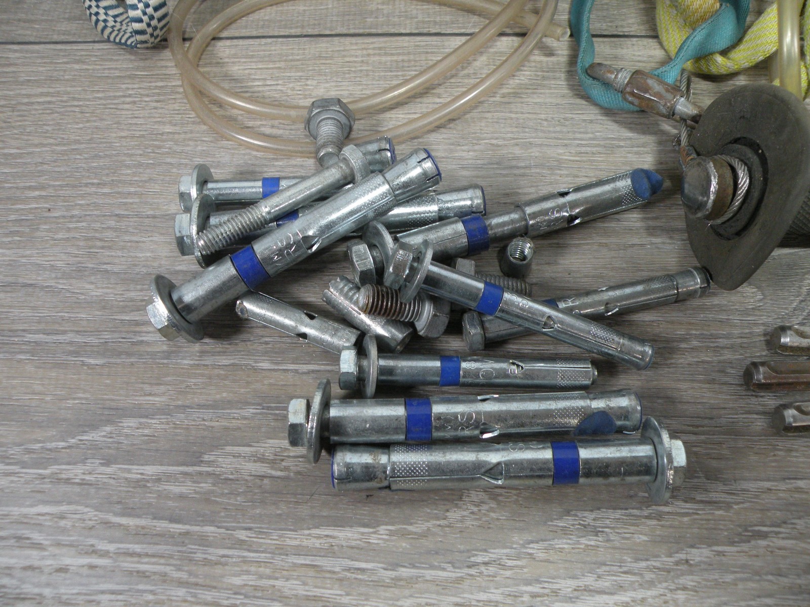 De GRIS Hand Drill Rock Climbing Bolt Anchor Tool Kit with Bits & Anchors