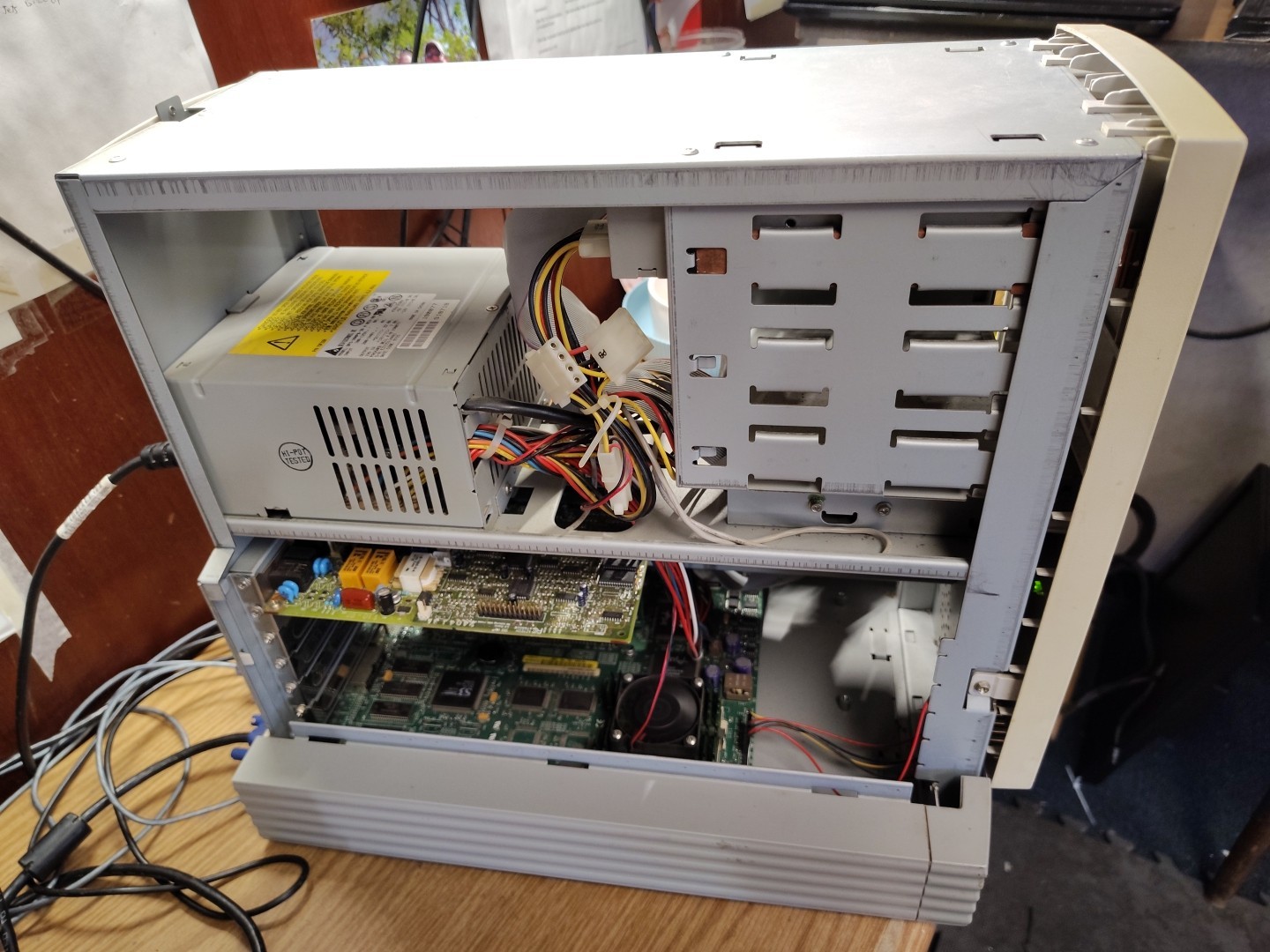 Packard Bell Pentium 233Mhz Computer Tower.