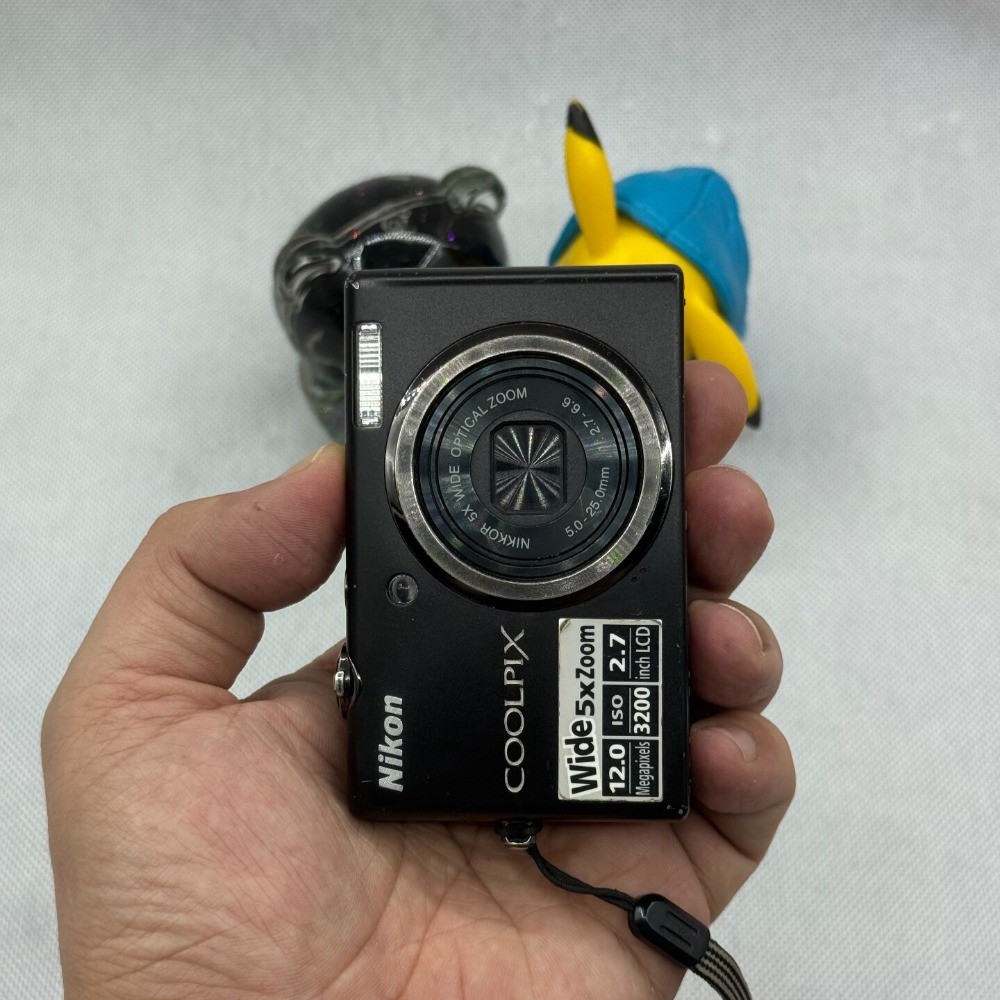 Nikon COOLPIX S570 Digital Camera 12MP 4x Optical Zoom Exposure Compensation