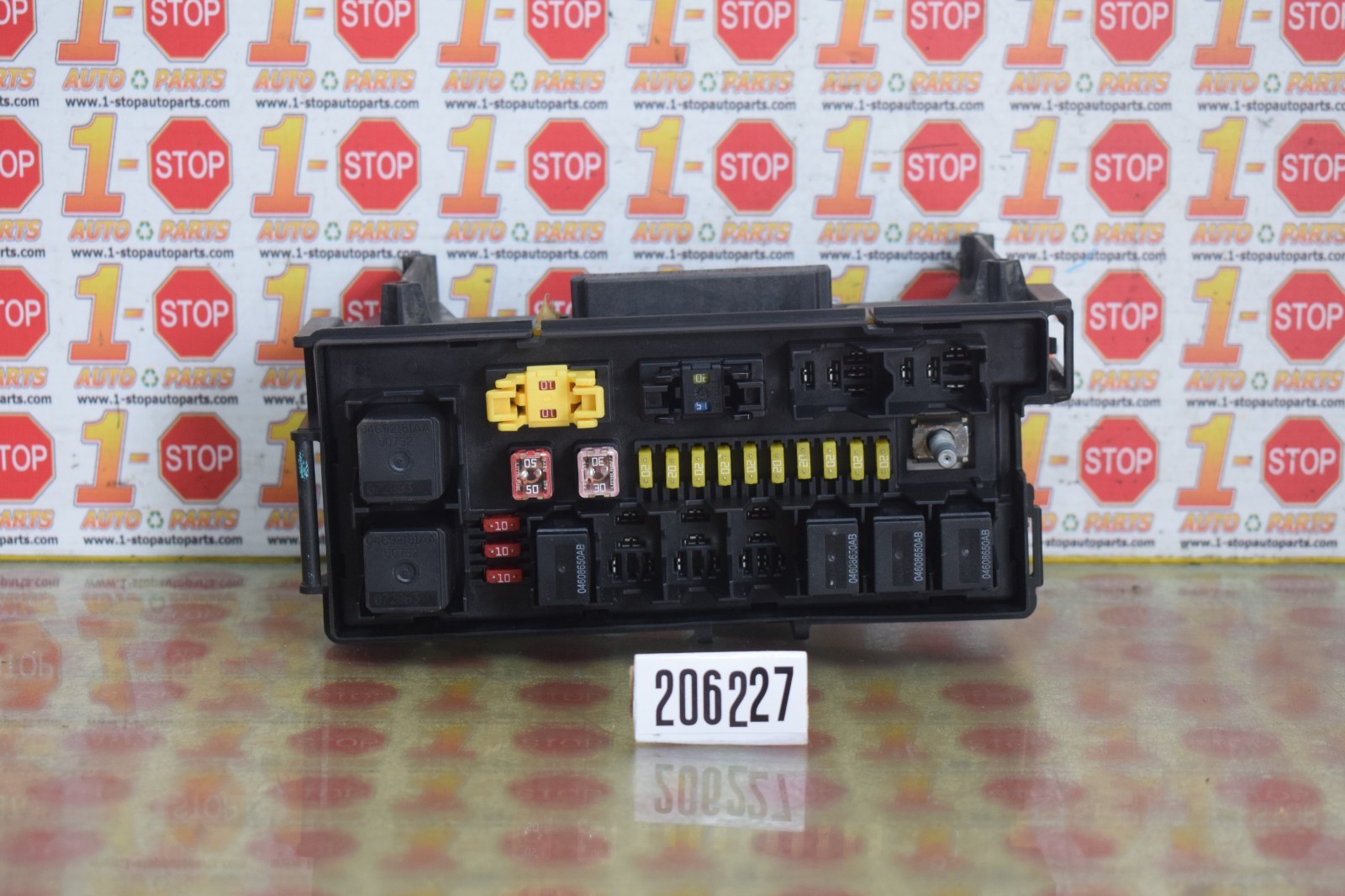 08 JEEP COMMANDER TIPM TOTALLY INTEGRATED POWER CONTROL FUSE BOX 04692165AB OEM