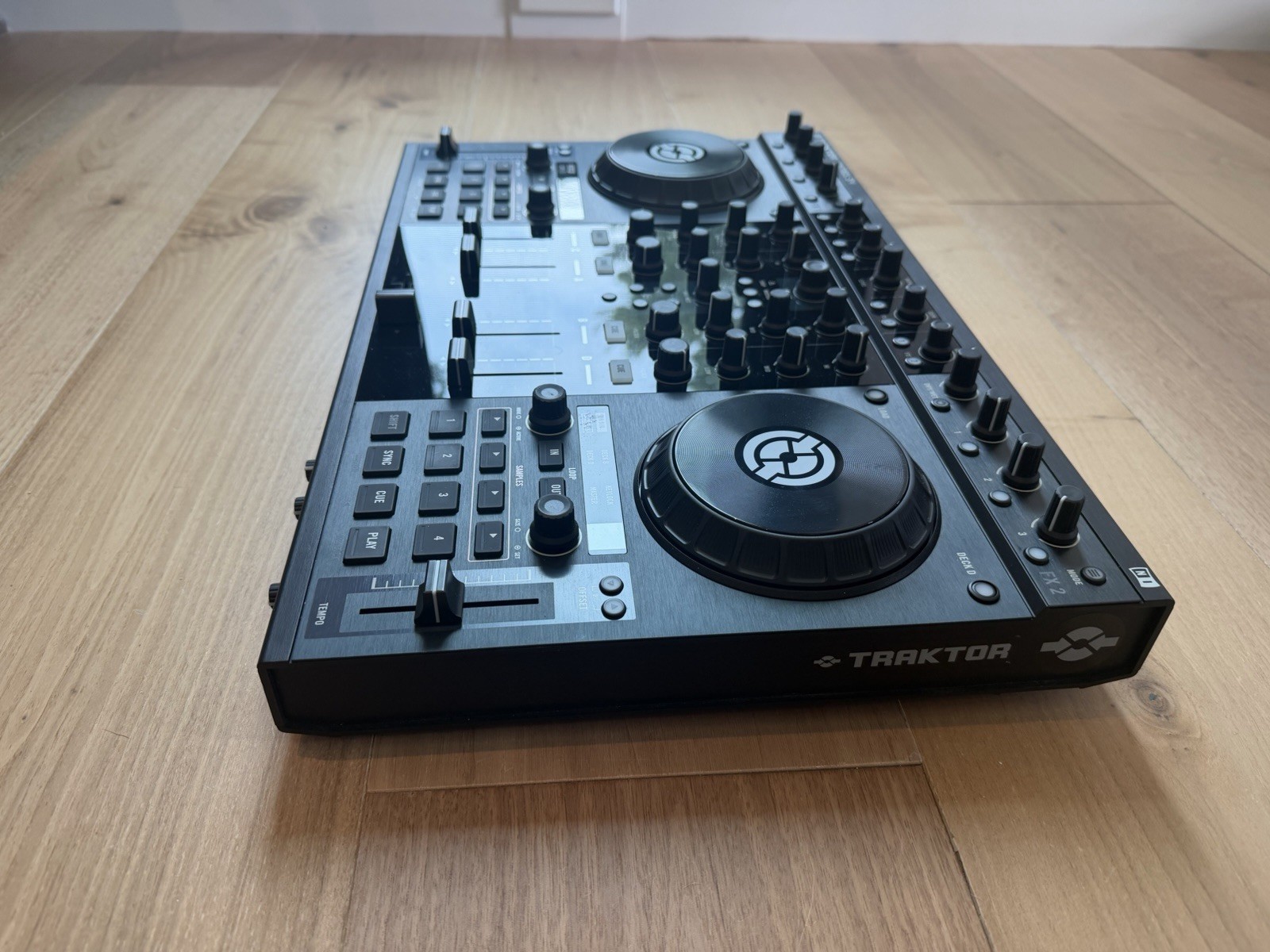 Native Instruments Traktor Kontrol S4-Namba Gear Backpack-Laptop stand-Cords