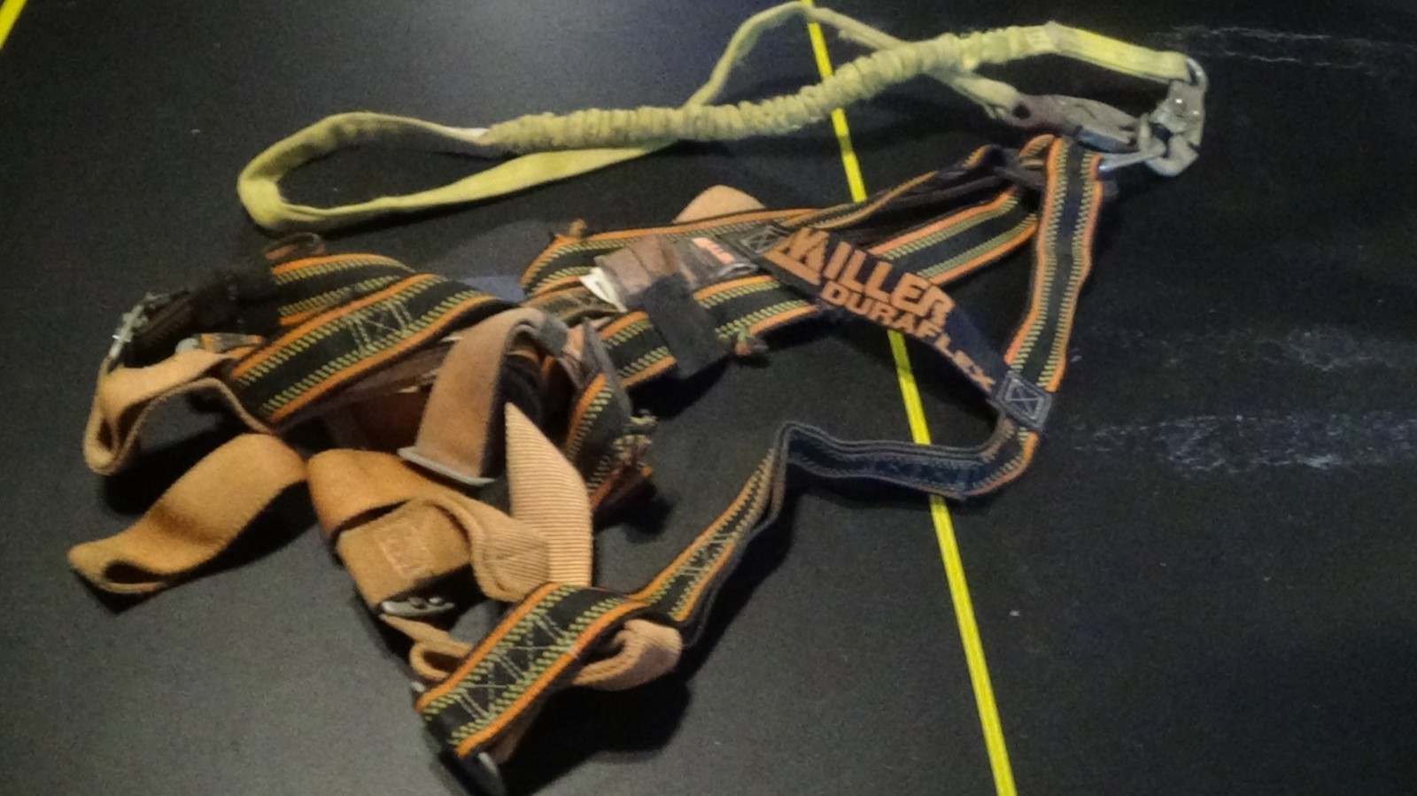 Miller Duraflex Safety Climbing Harness 1998 size universal Tool Tree