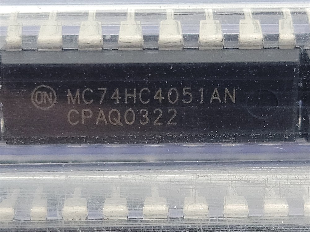 New (50pcs) MC74HC4051AN ONSEMI IC Logic