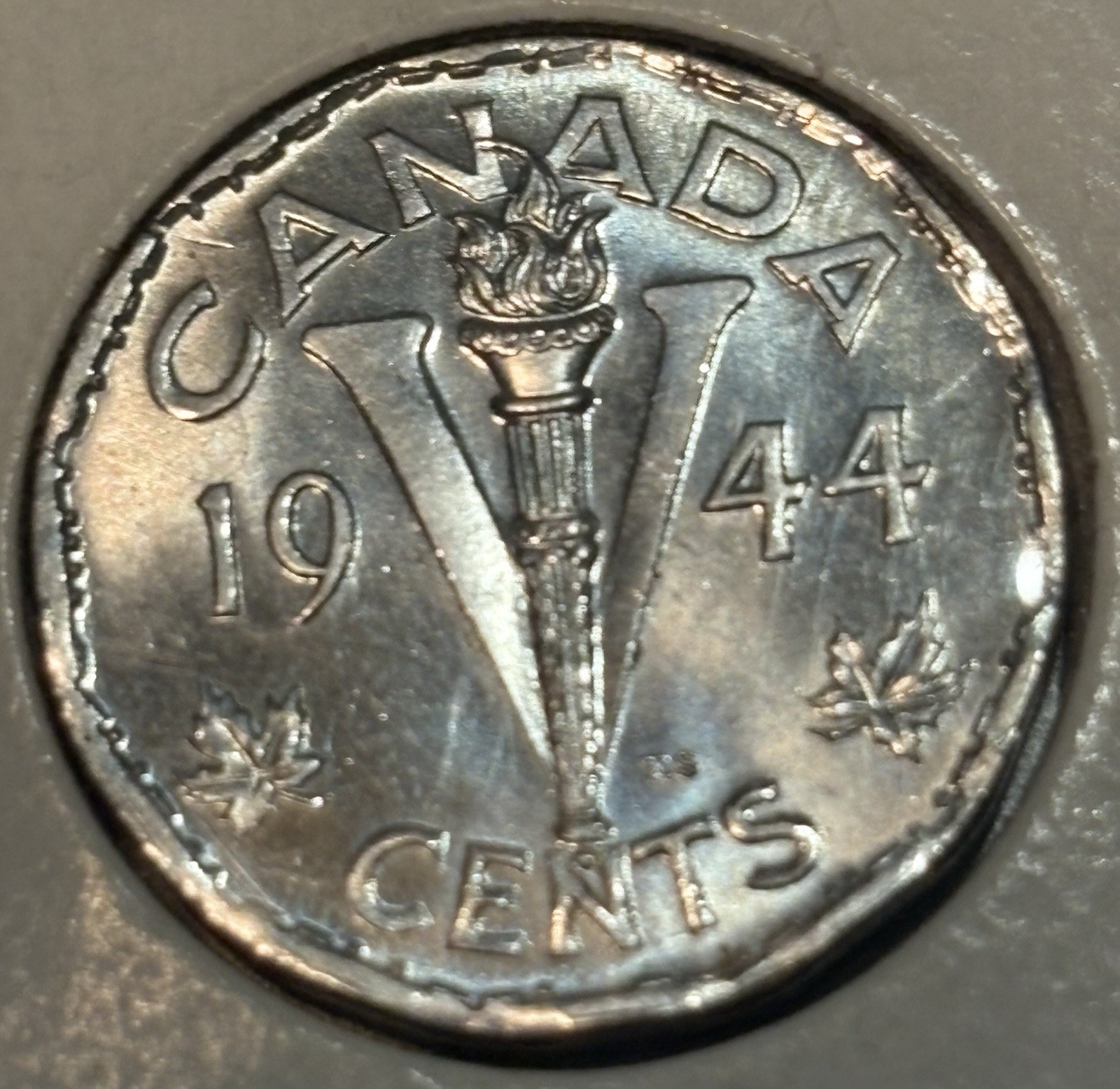 1944 CANADA 5 CENTS - AU/UNC -  RARE DATE - Excellent Coin - Lot Y22