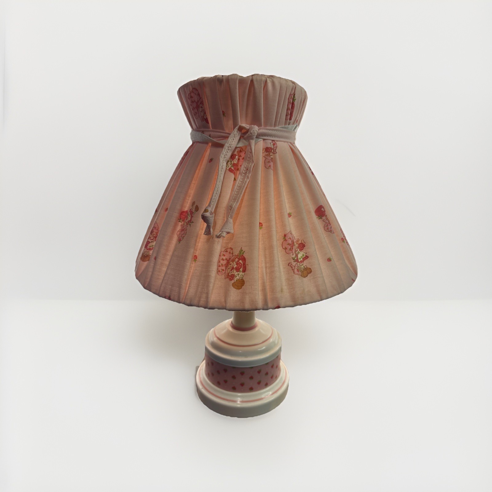 VINTAGE 1980’s Adorable Strawberry Shortcake Lamp With Original Shade TESTED WOR