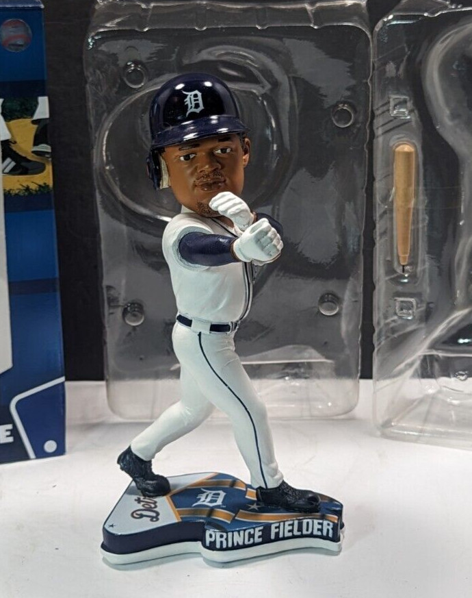 DETROIT TIGERS PRINCE FIELDER FLAG BASE FOCO 2013 DETROIT TIGERS BOBBLEHEAD