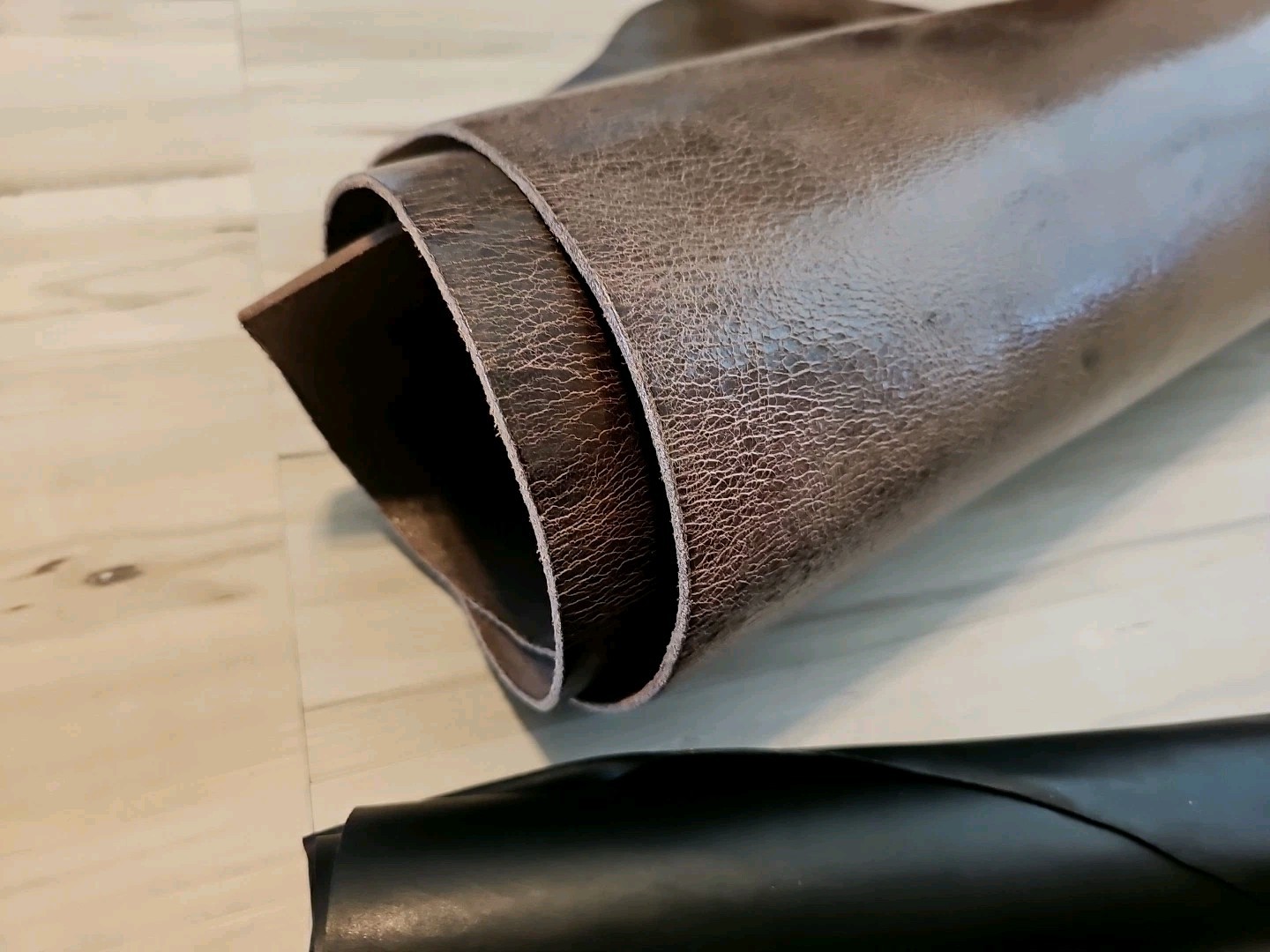 7-8oz VINTAGE COFFEE BROWN LEATHER BUFFALO FIRM PANEL,SHEET,SQUARE, 29X76 14+sq