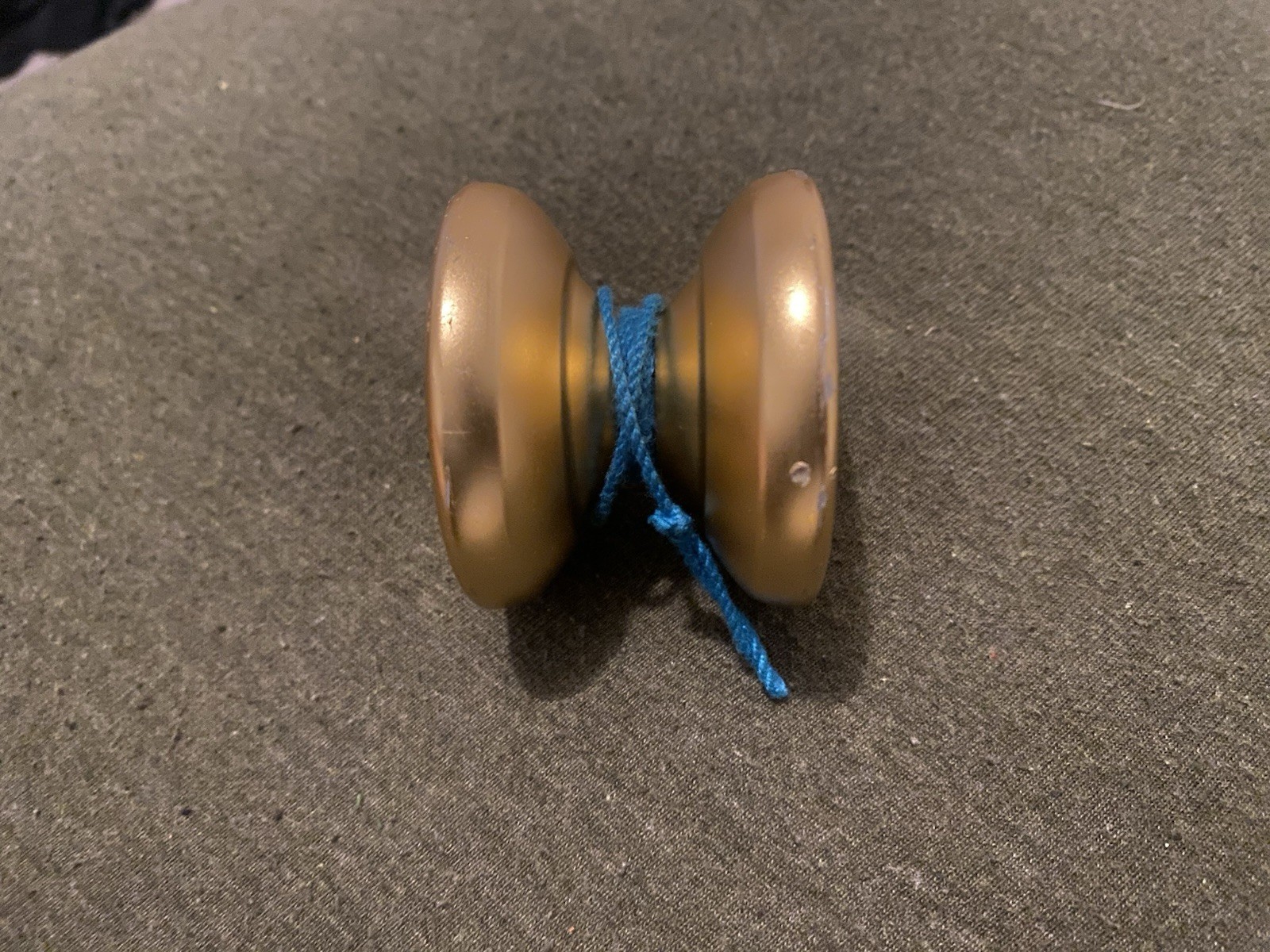 YoYoFactory Shutter Gold Yo-Yo Professional Model with Blue String Included