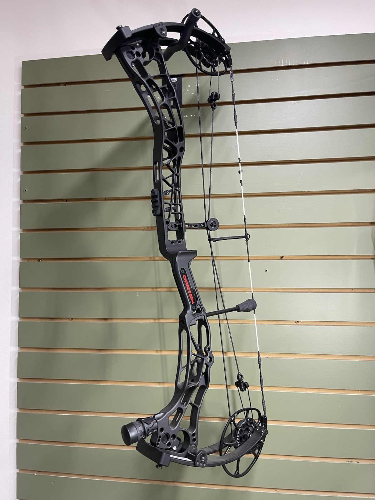 BRAND NEW, Darton Tritech 31, Black, RH, 26-31.5”, 50-60#, Compound Bow.