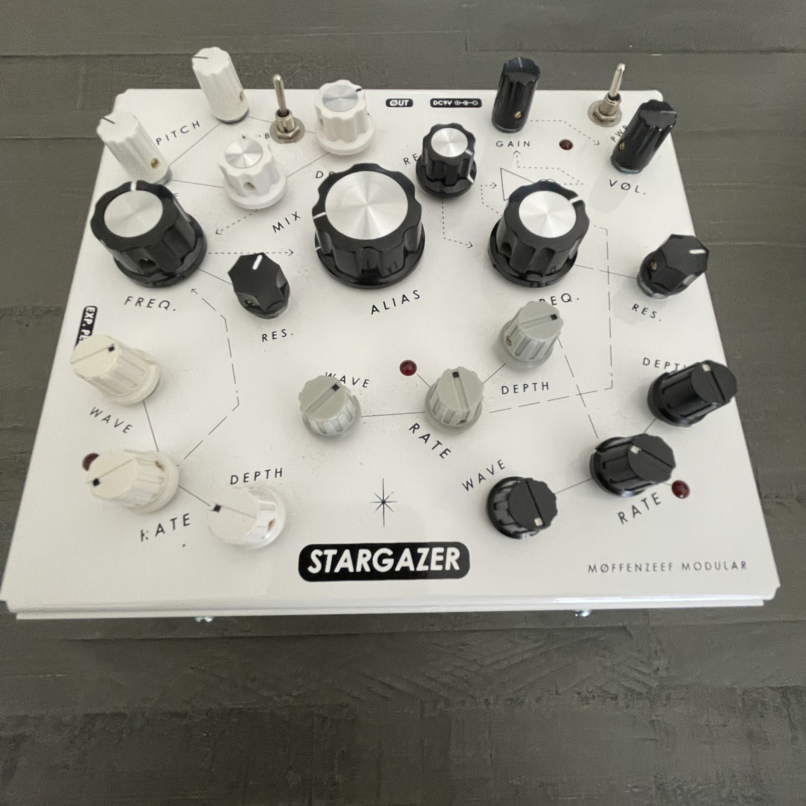 Moffenzeef Modular Stargazer MSG II [INTENSIFIES] drone noise synth effects