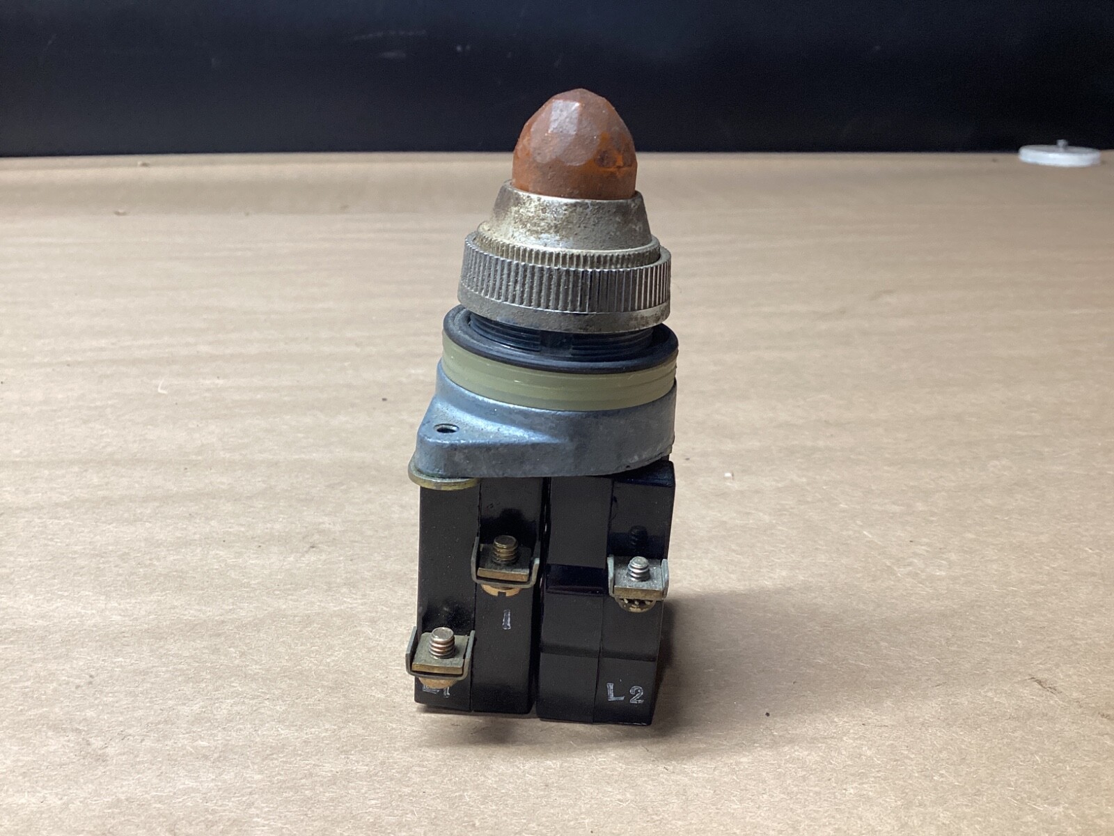 GENERAL ELECTRIC CR2940UX224A2 AMBER PUSHBUTTON #113F119PR6*CO