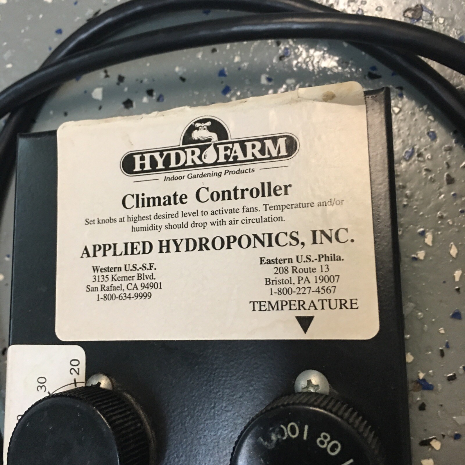 Hydrofarm Climate Controller Temperature & Humidity Thermostat - L11