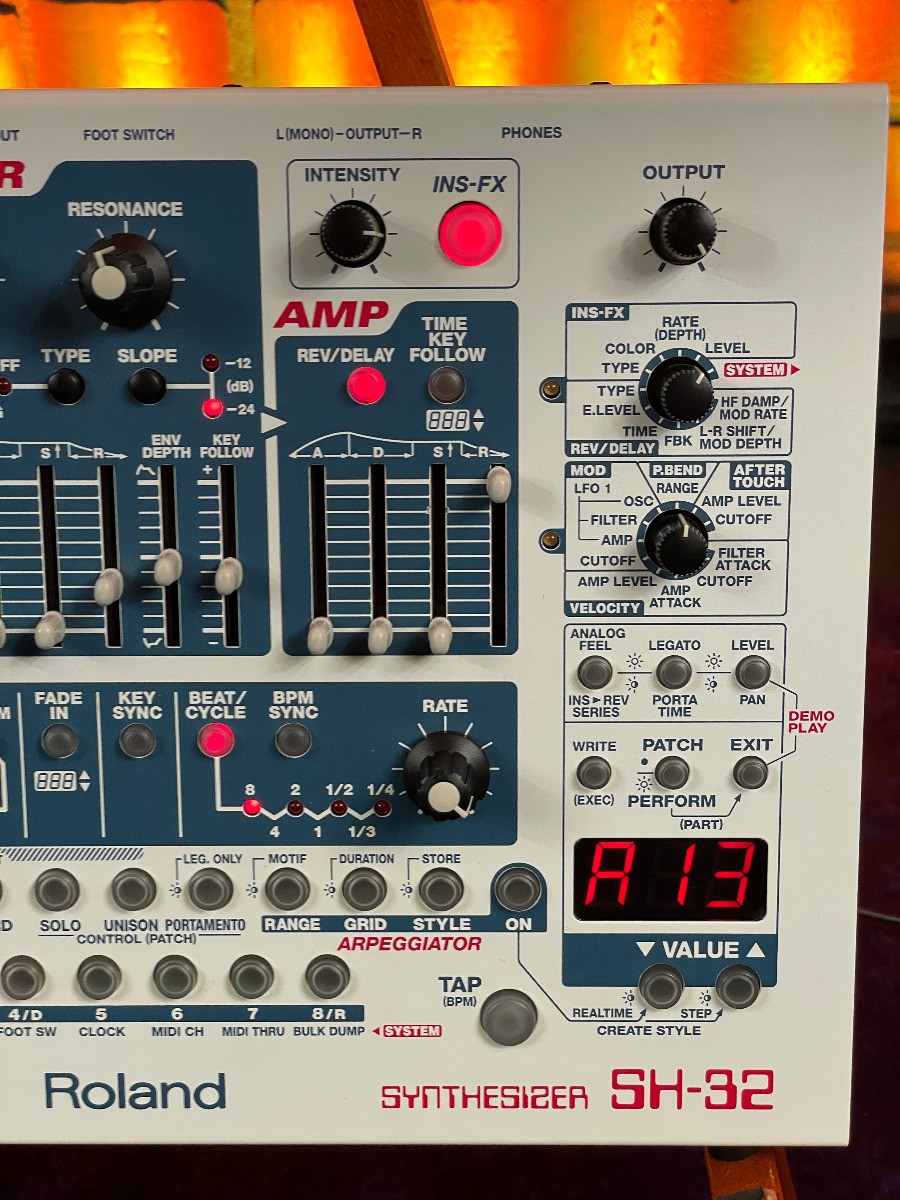Roland SH-32 4-part multitimbral desktop synthesizer