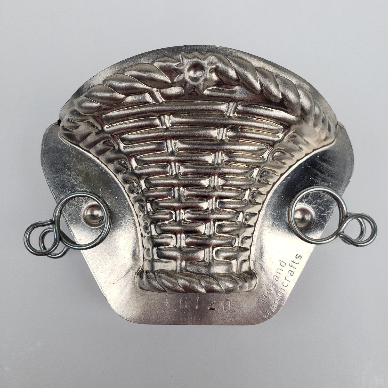Holland Handicrafts Basket 16120 Chocolate Mold