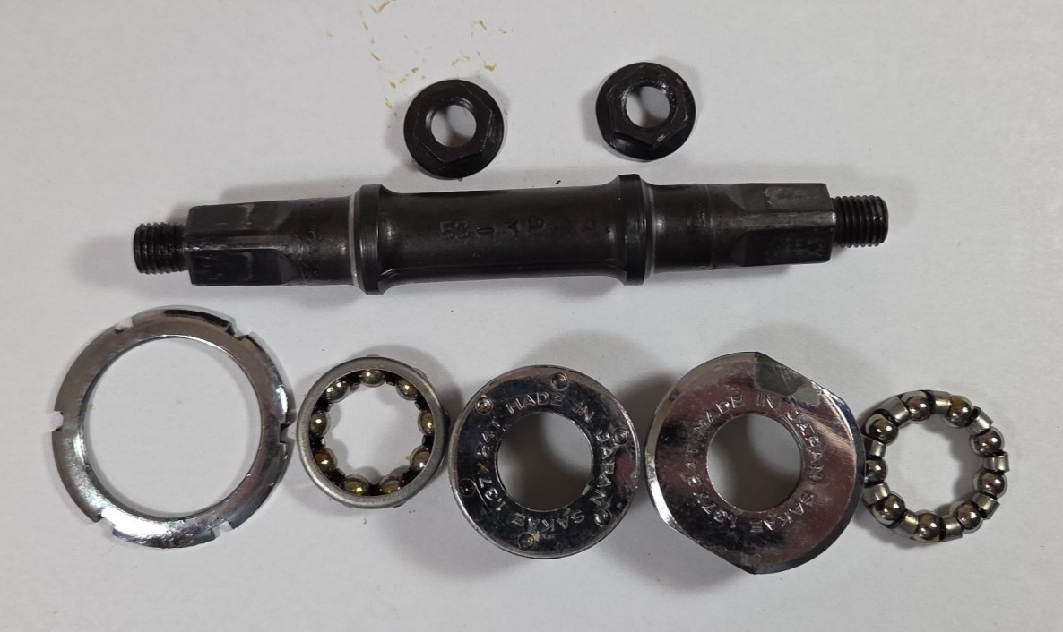 Sakae Bottom Bracket - 1.37x24t / 53-3P / #124