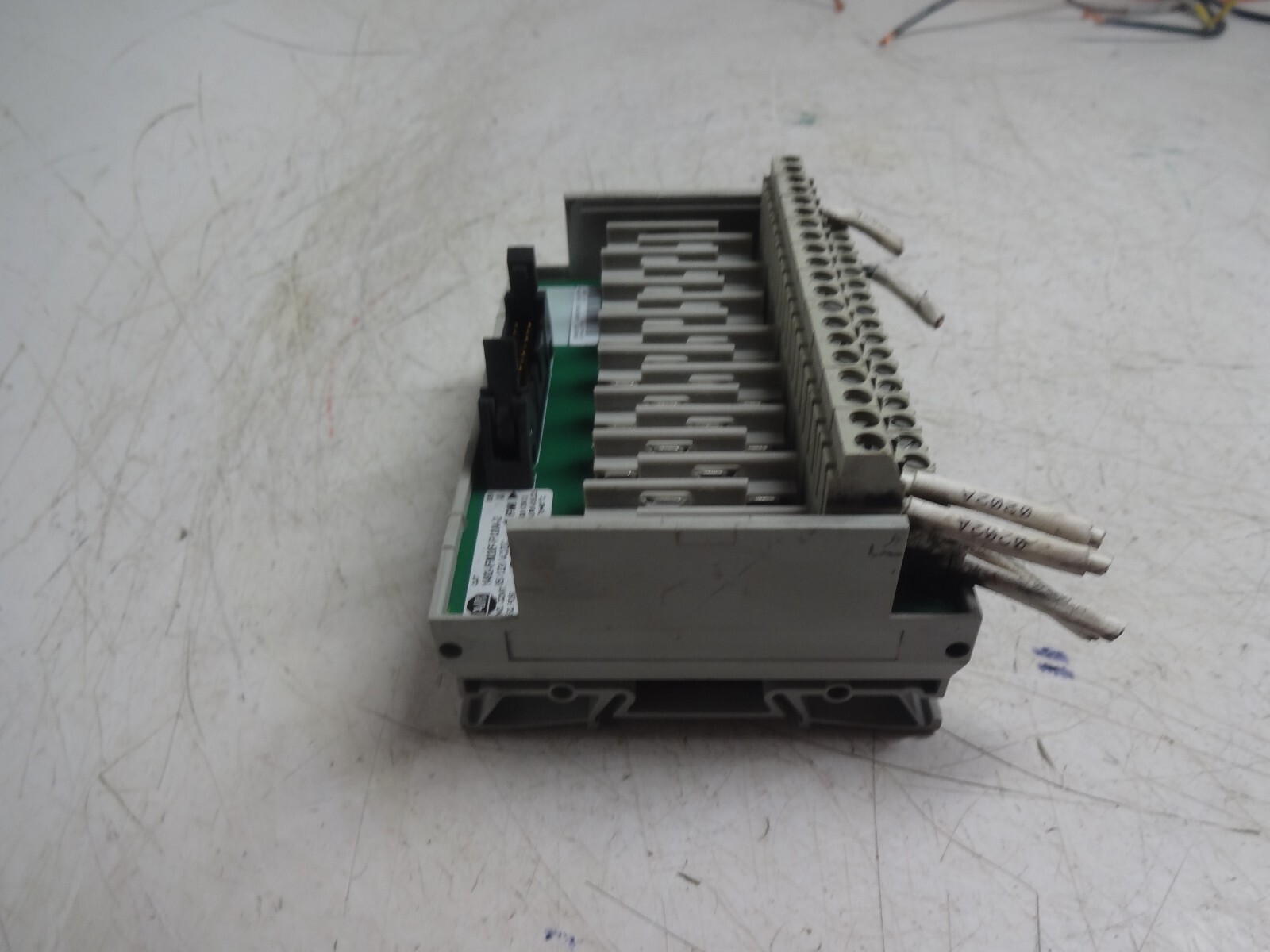 Allen Bradley 1492-IFM20F-F120A-2 PLC Module