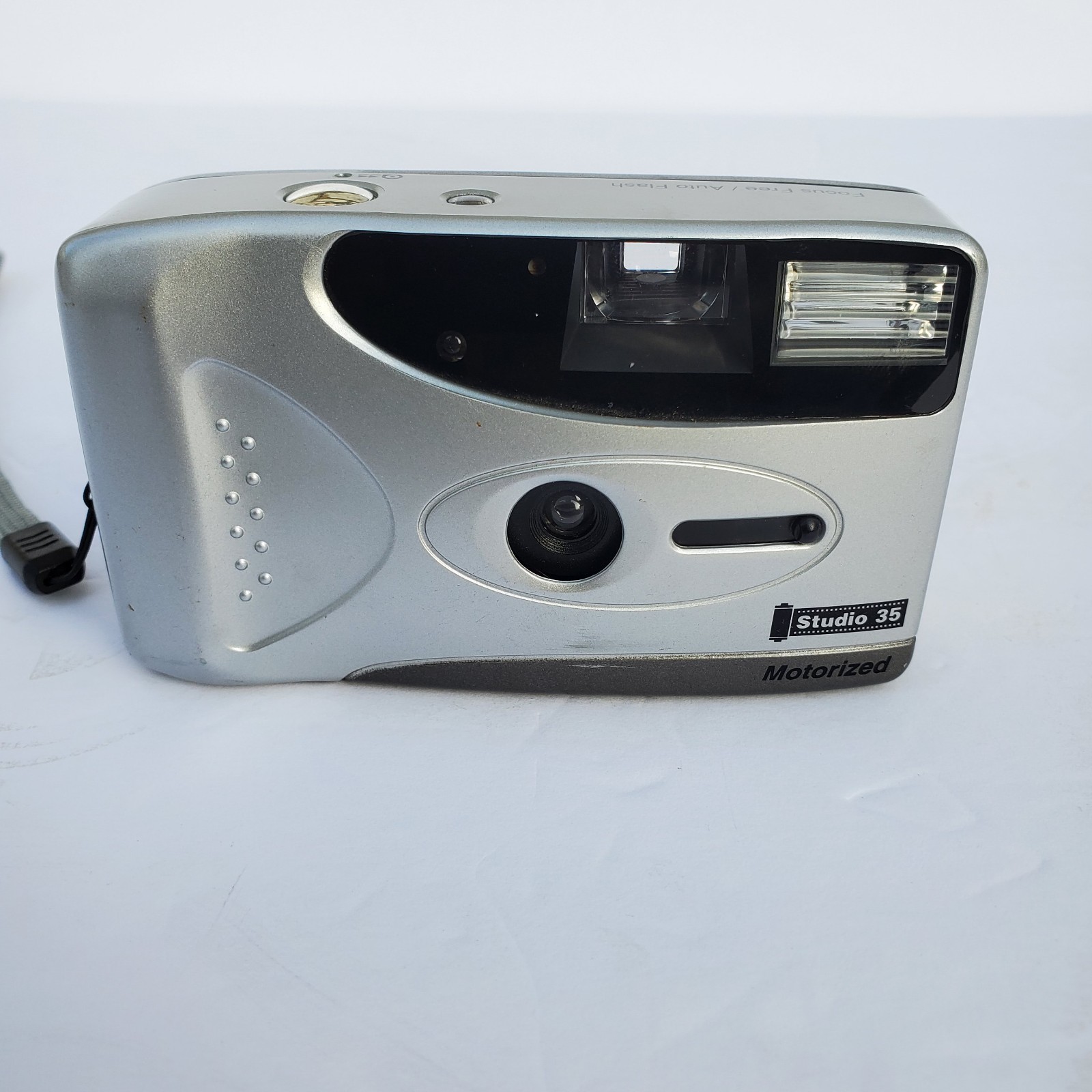 Walgreens Studio 35 Motorized 35mm Point & Shoot Film Camera Flash Silver/Black