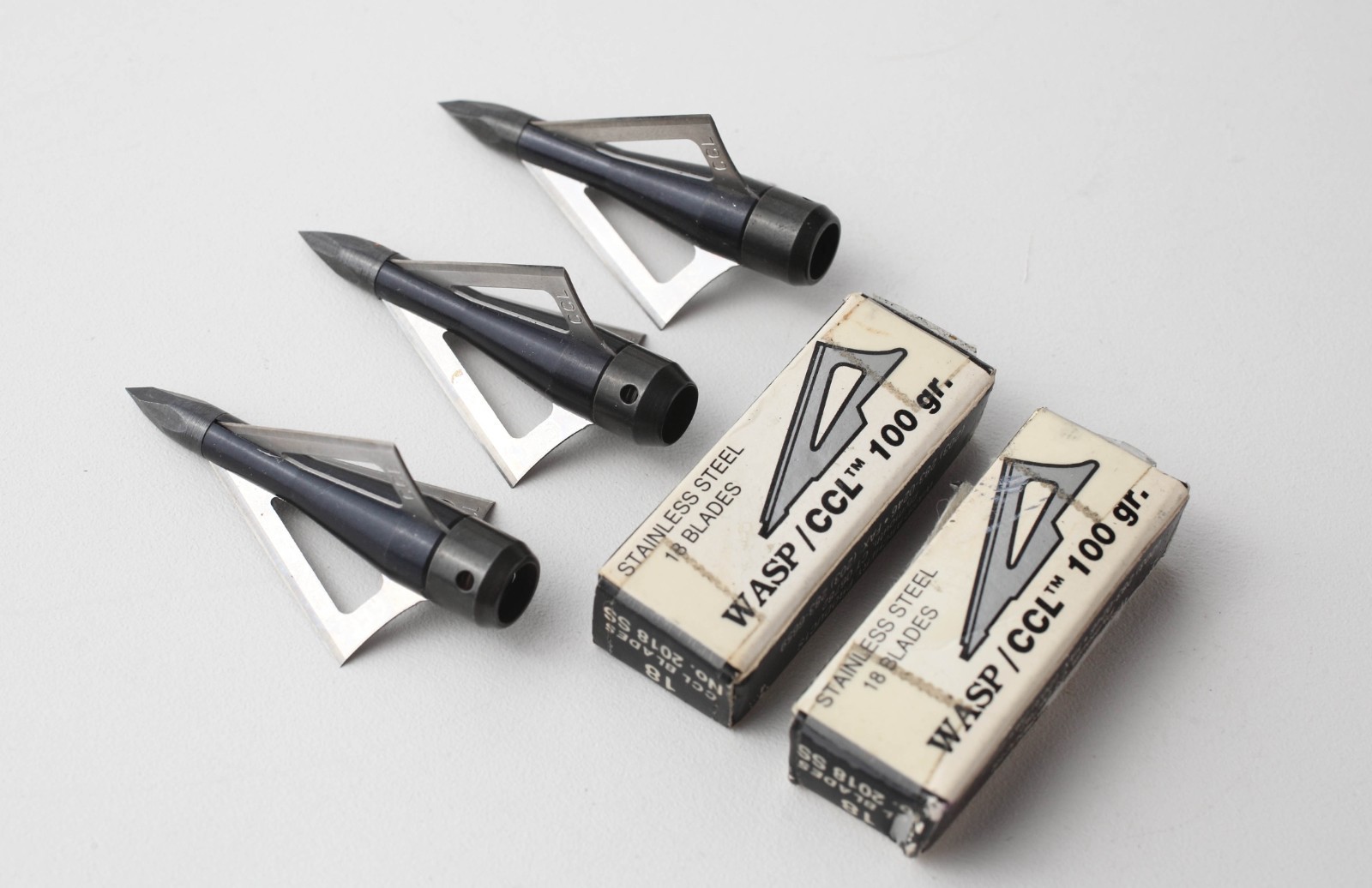 WASP Broadheads CCL 100 grain fit Beman 15/64 carbon shaft w/ 2 Blade Packs VG!