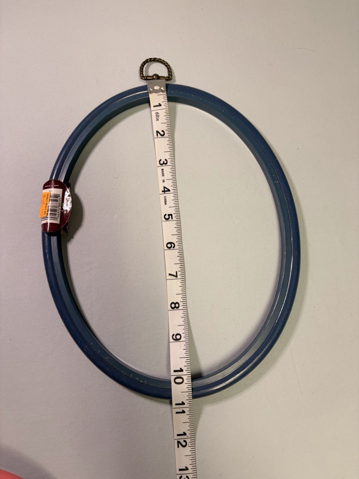 Vintage Plastic Embroidery Hoops, 6PCS. 3 Oval 2 Medium Round And 1 Small Round.